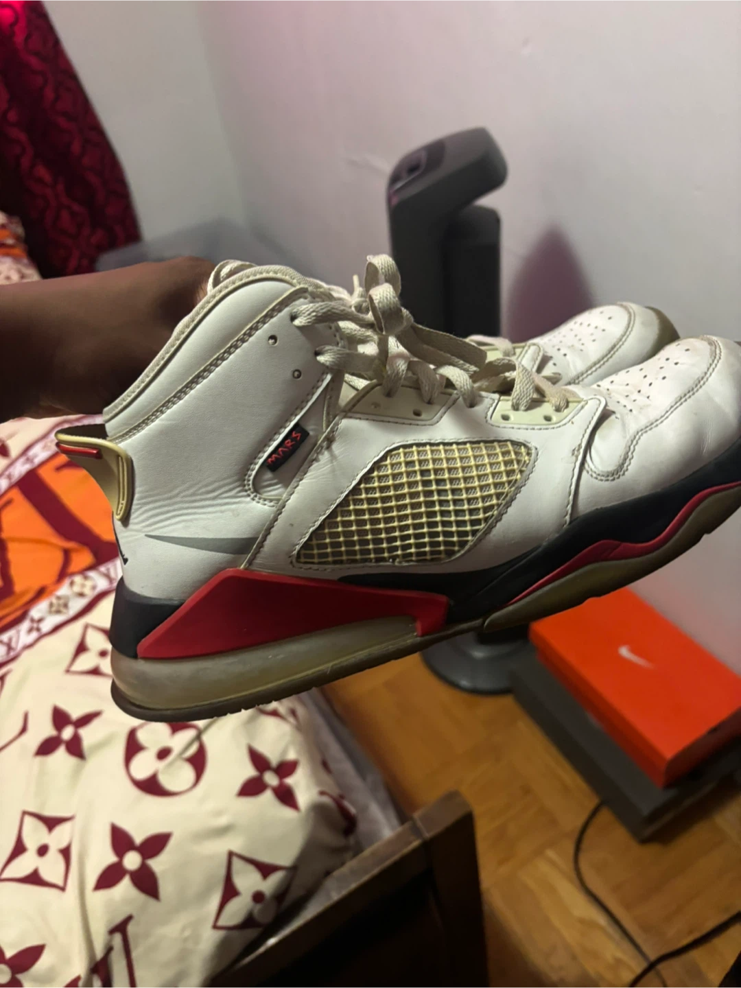 Jordan Mars 270 White/Red Shoes