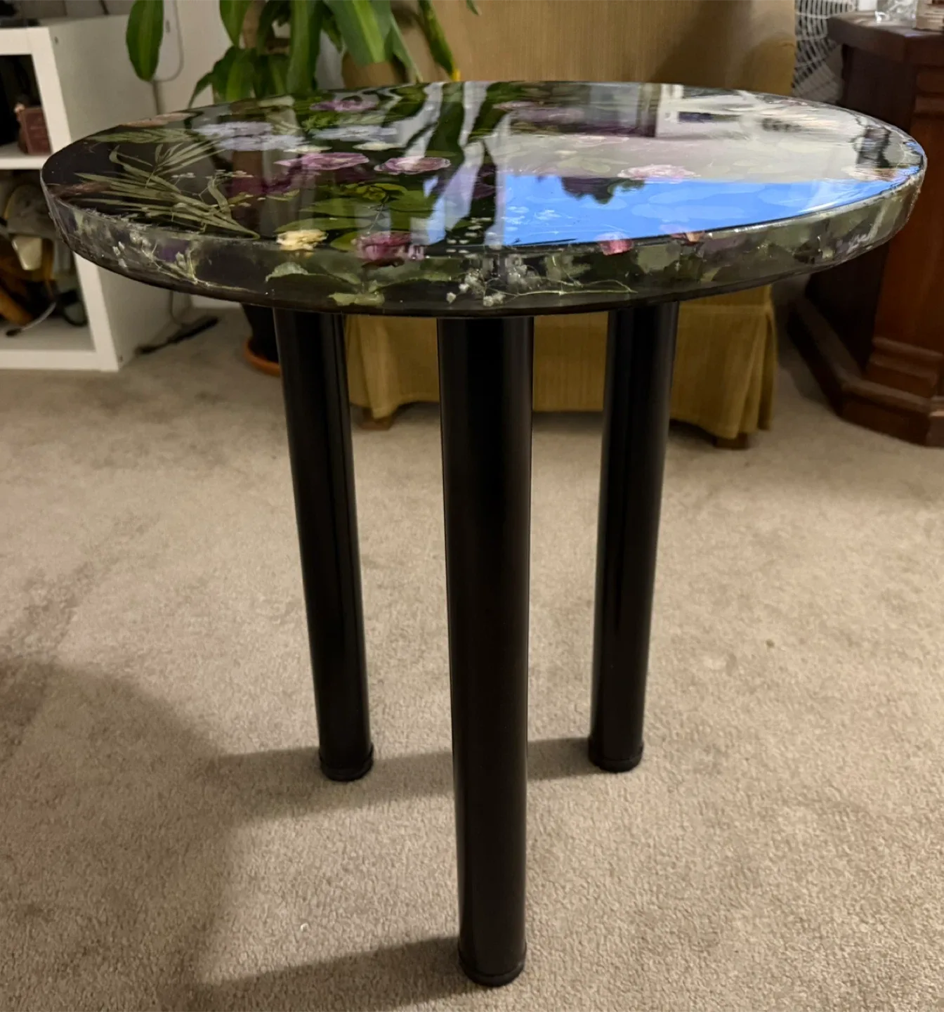 Floral Resin Side Table image indicator(3)