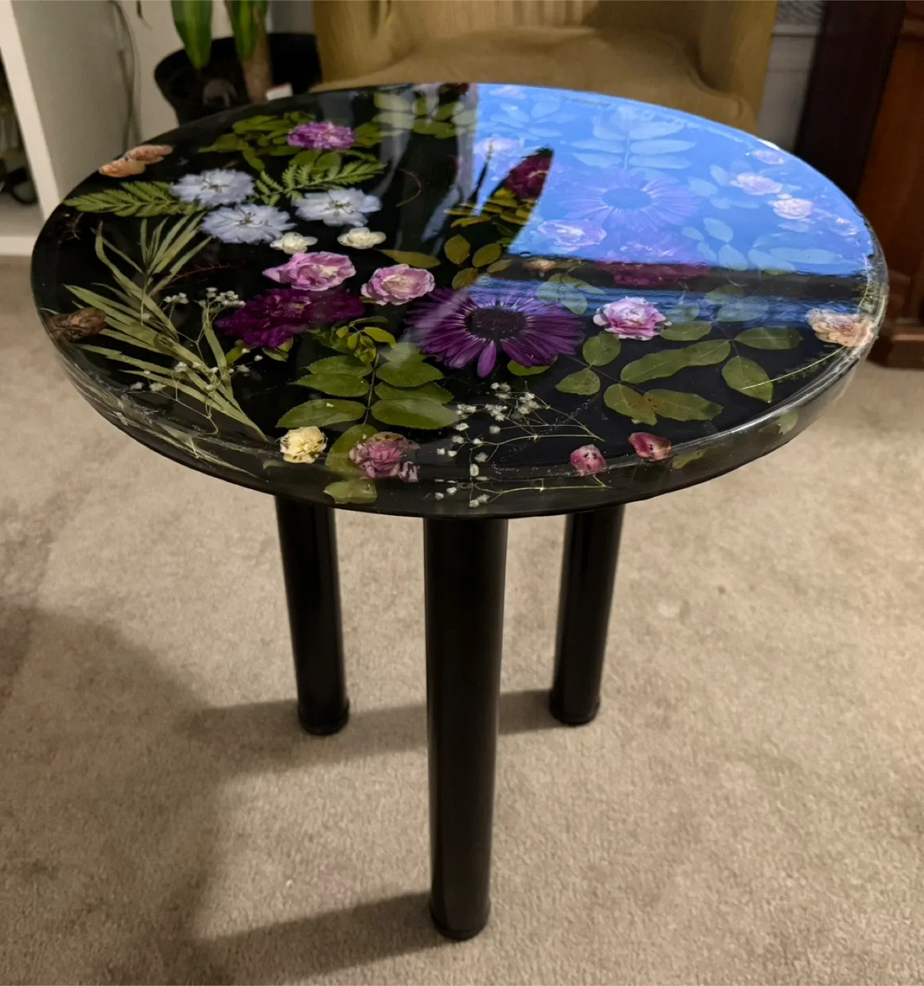 Floral Resin Side Table image indicator(2)