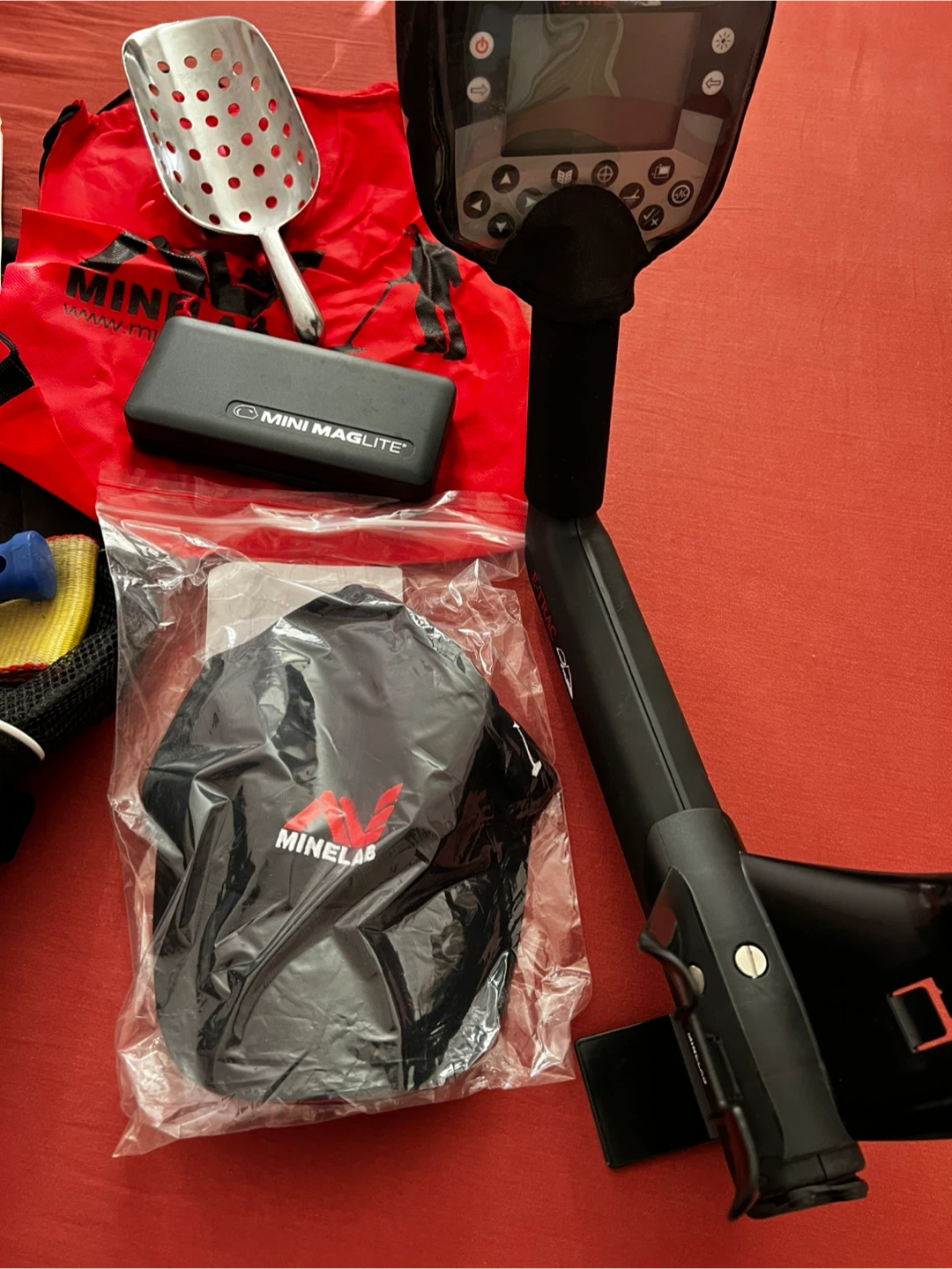 Minelab E-Trac Metal Detector with Accessories - photo 3