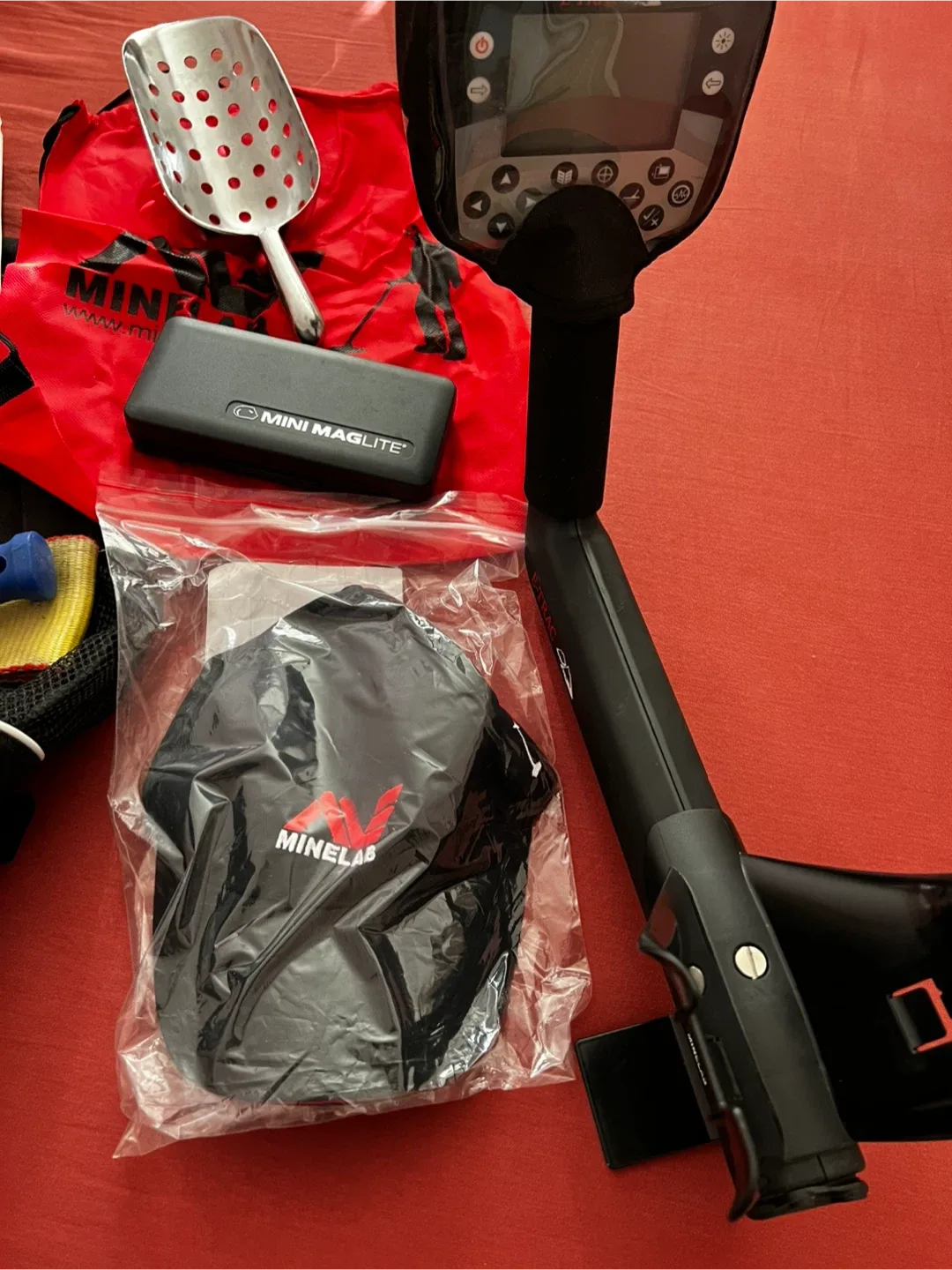 Minelab E-Trac Metal Detector with Accessories image indicator(3)