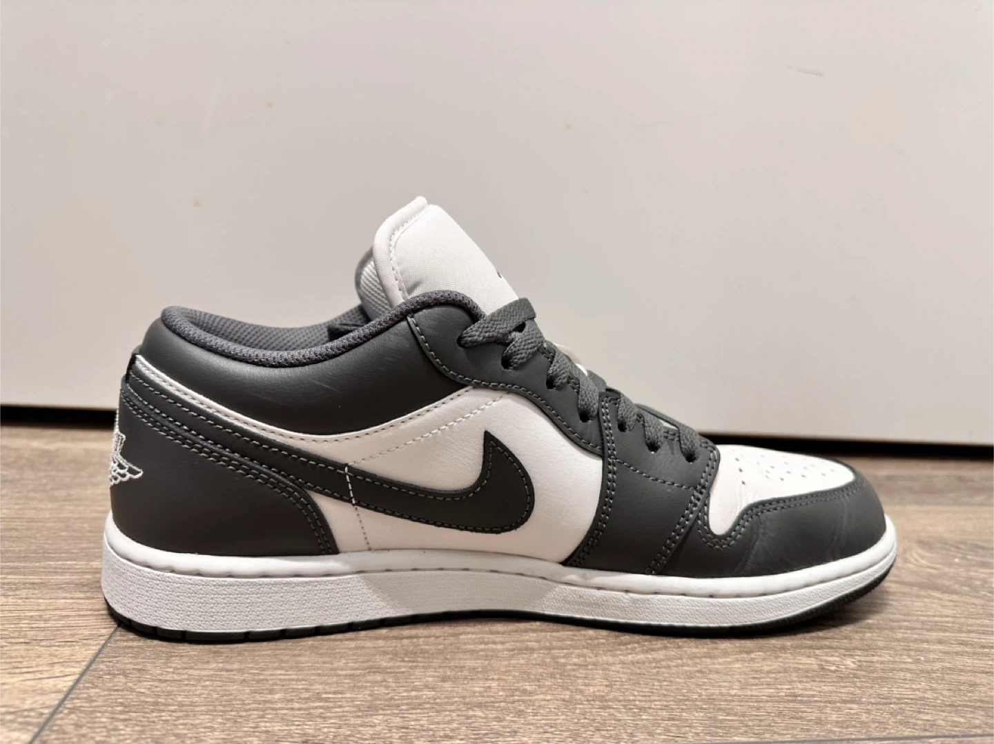 Air Jordan Low(Like New) - MEN Size 10 - photo 4