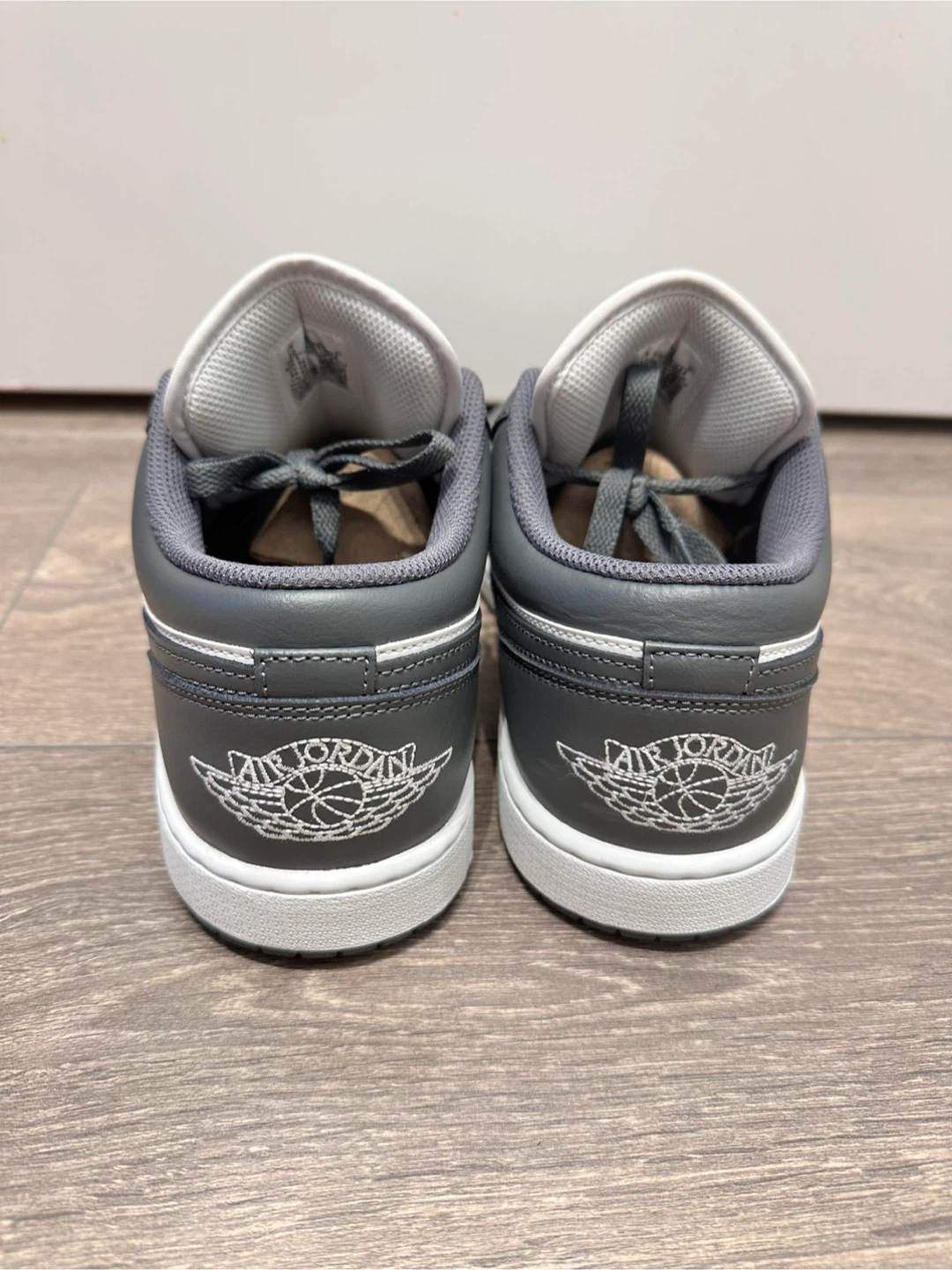 Air Jordan Low(Like New) - MEN Size 10 - photo 2
