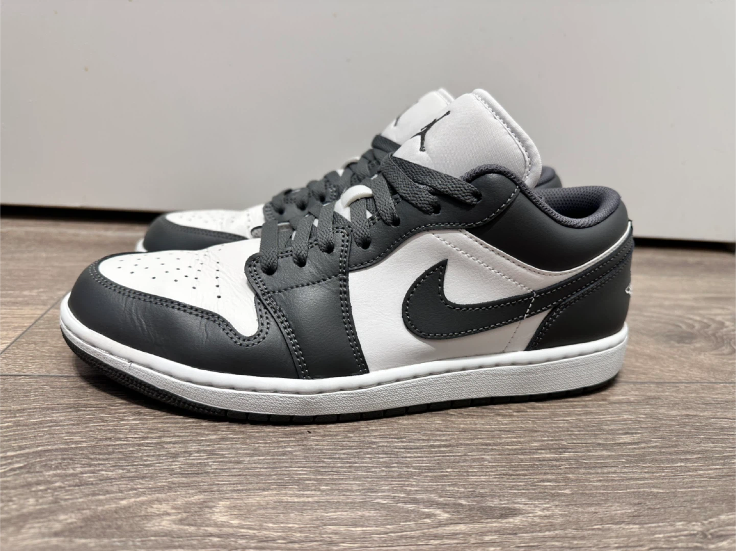 Air Jordan Low(Like New) - MEN Size 10 - photo 3