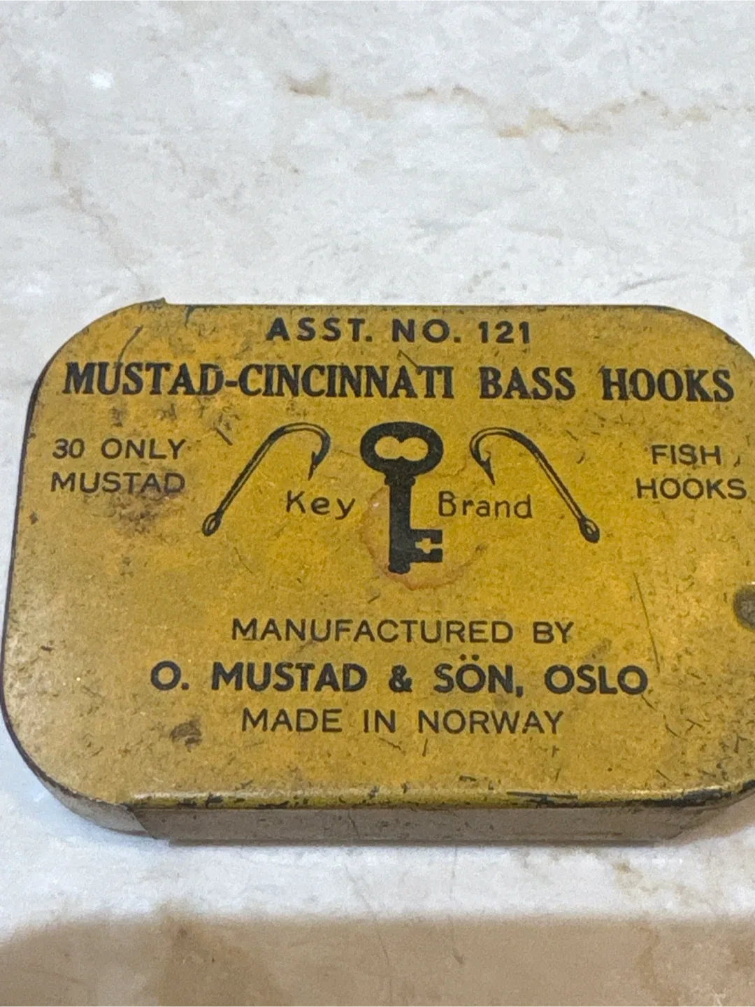 Vintage Mustad-Cincinnati Bass Hooks Asst. No. 121 thumbnail