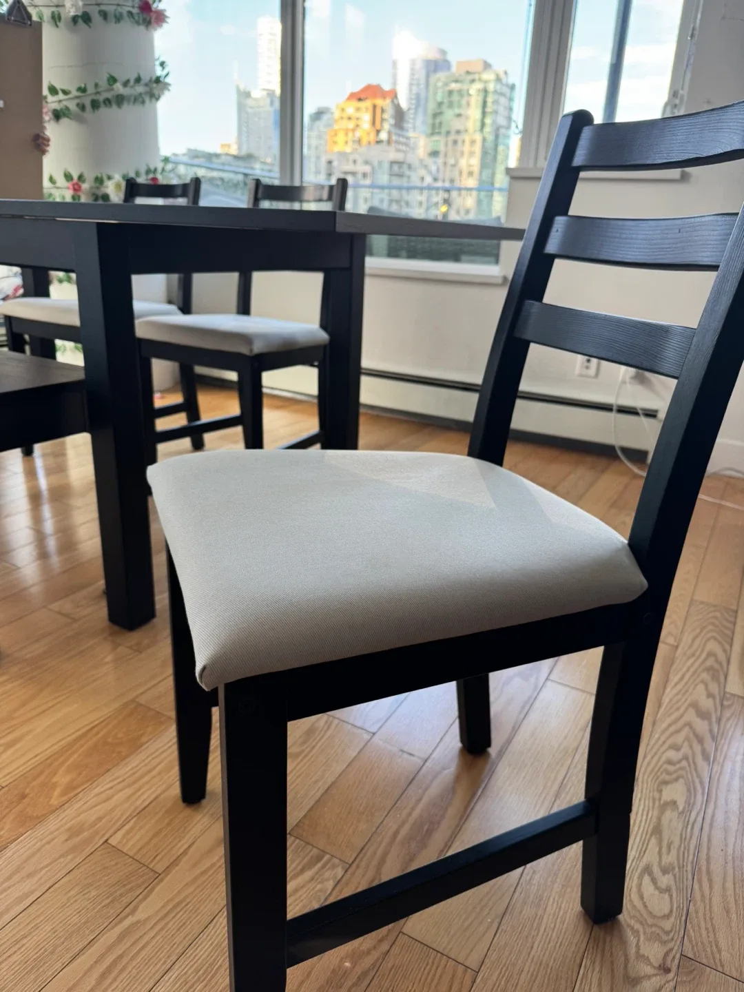 IKEA Extendable Dining Table with 4 Chairs and Bench image indicator(6)