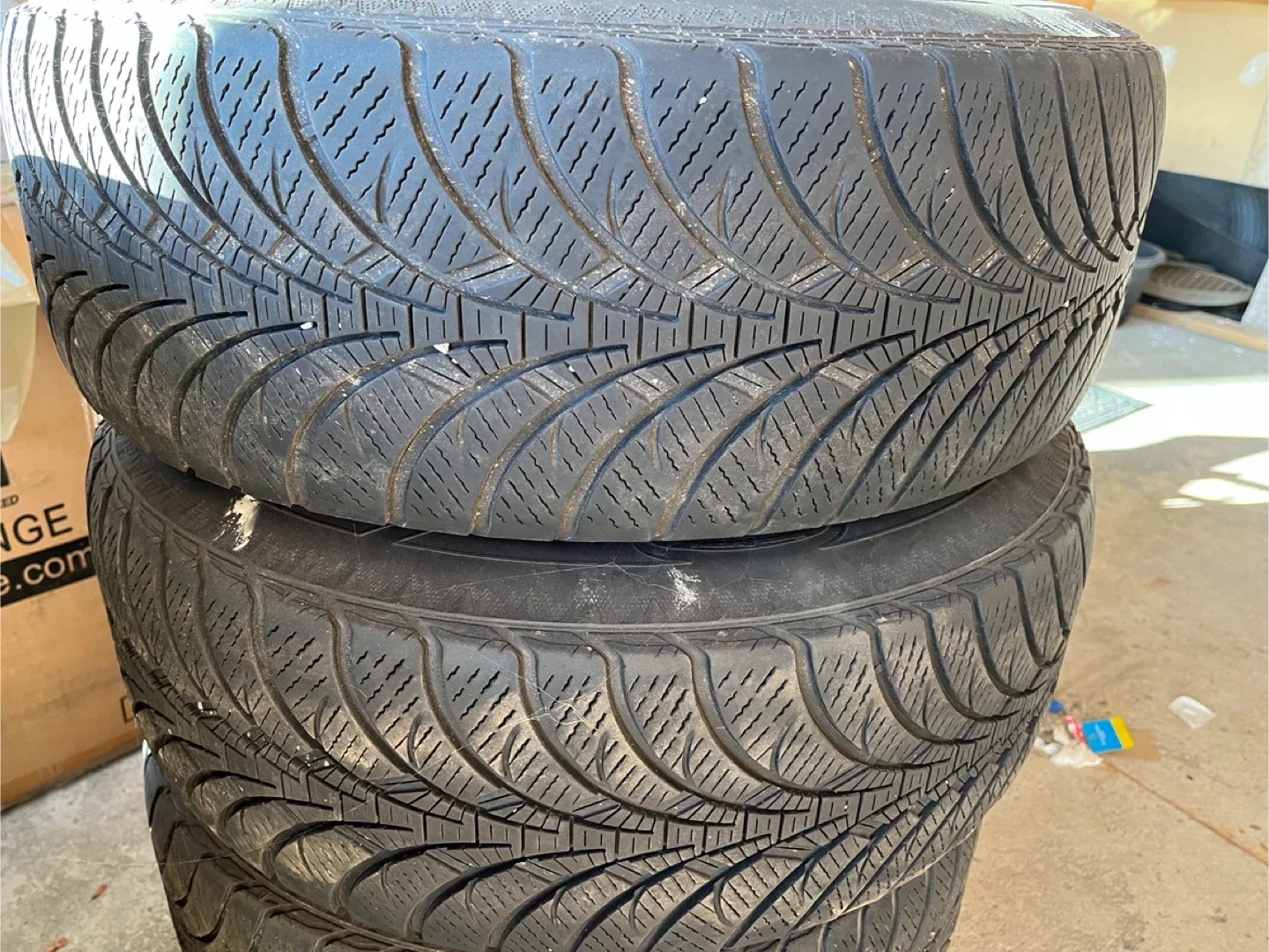 Set of 4 winter Tires - Size 235/65R16 image indicator(2)