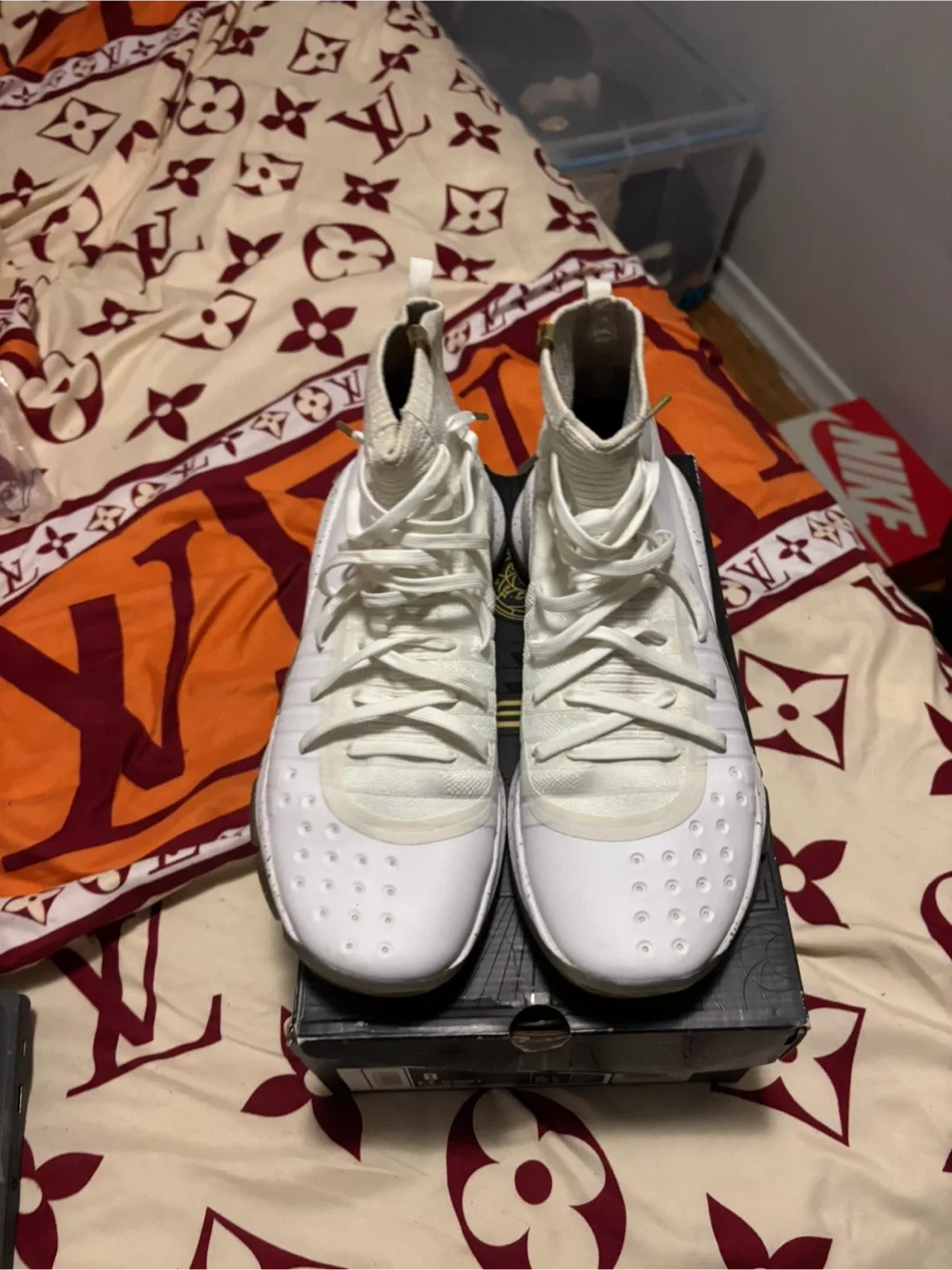 Under Armour Curry 4, Size 8 image indicator(5)