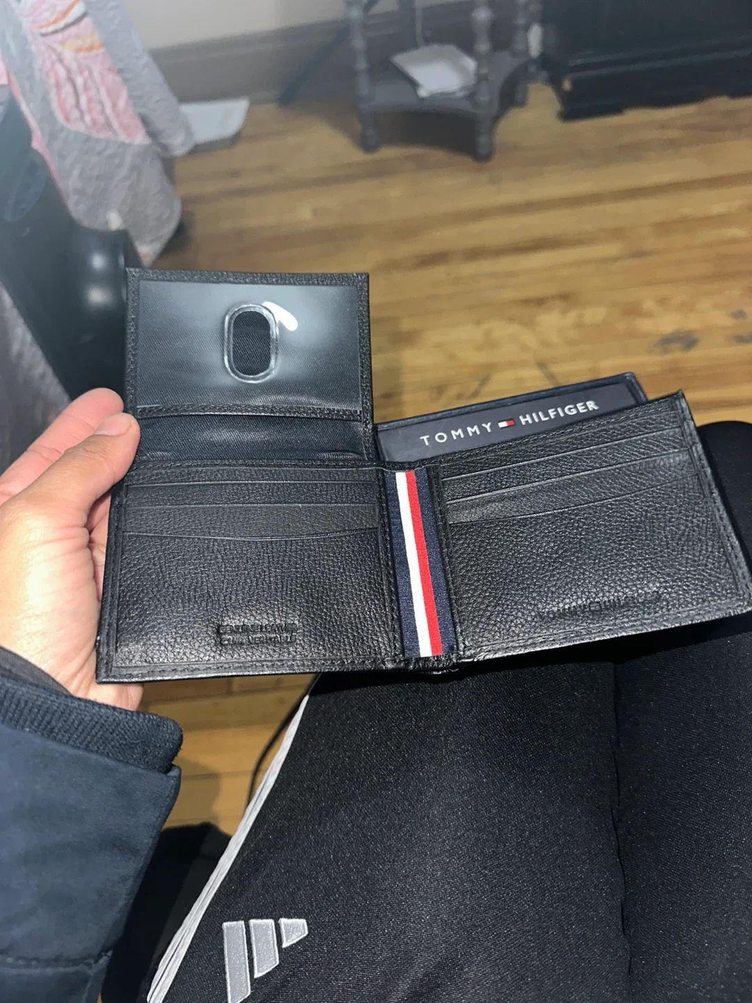 Tommy Hilfiger Leather Wallet - Black image indicator(5)