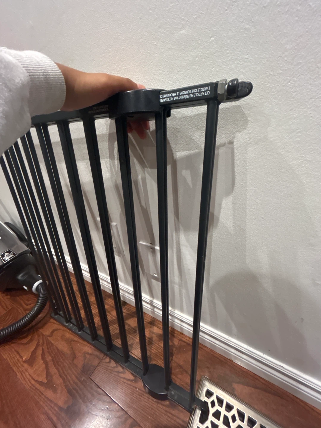 Munchkin Auto Close Pressure Mount Baby Gate - photo 3