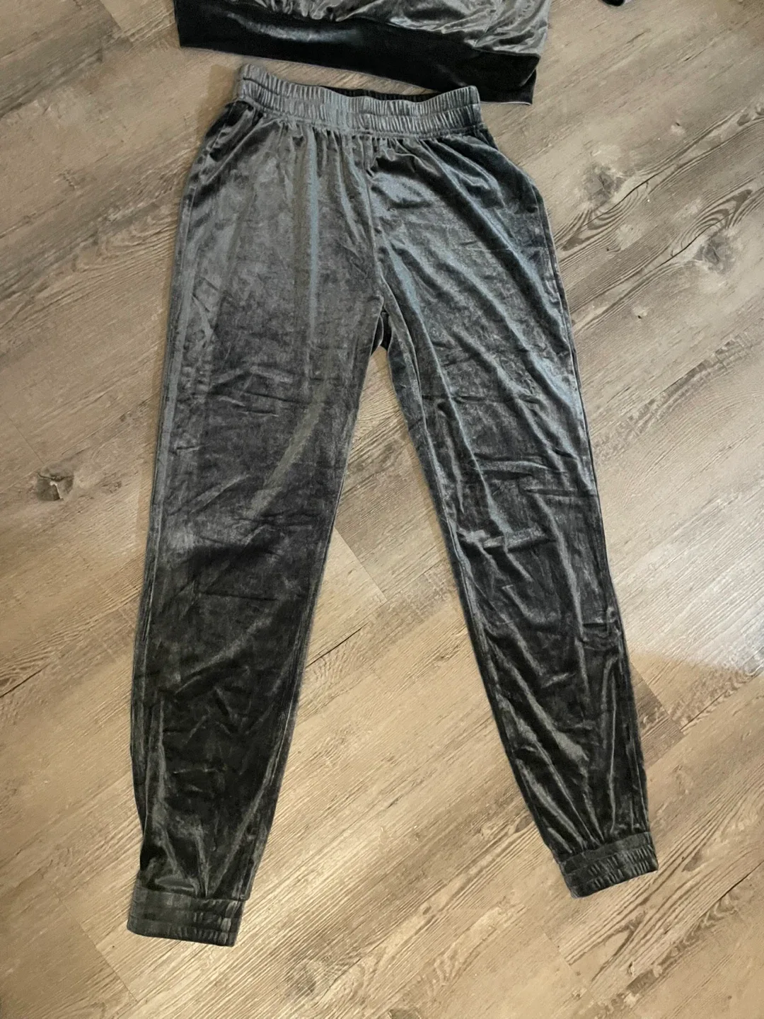 Brand New Velour Hoodie and Jogger Set in Silvery Grey image indicator(4)