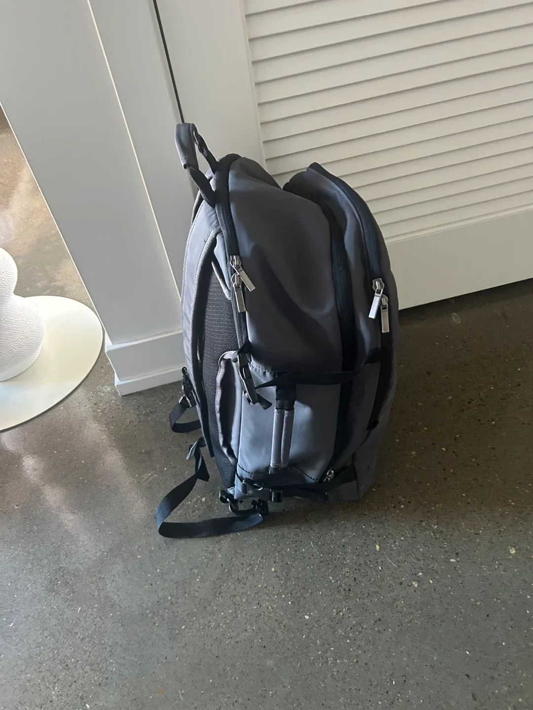 Gray Travel Backpack 35L image indicator(4)