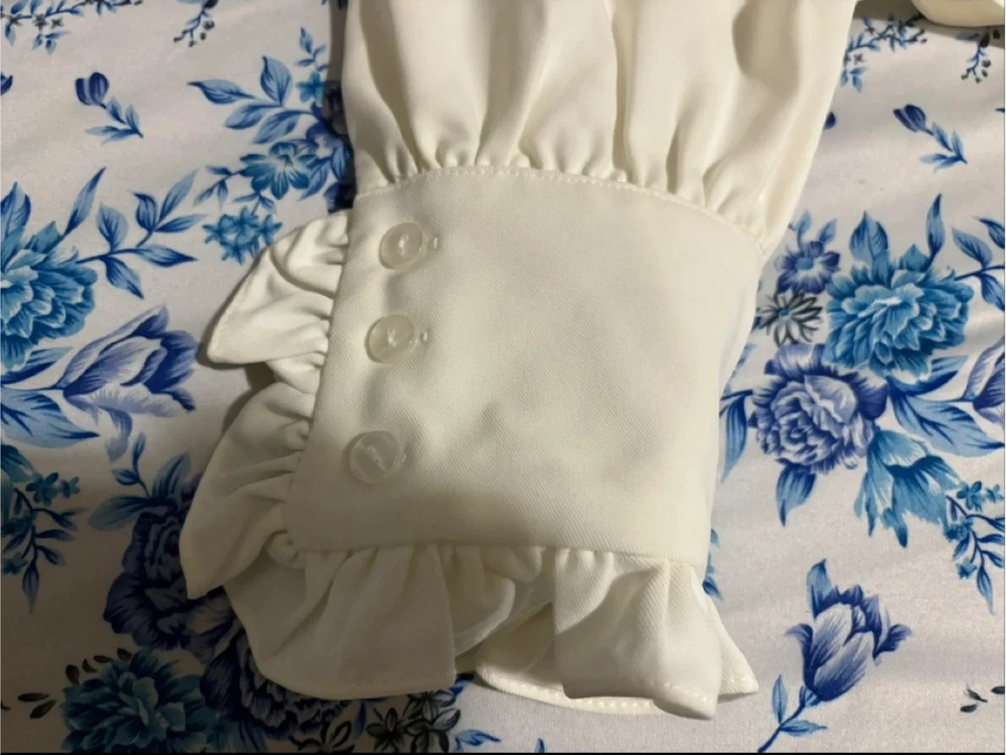 [ACAINE] White Cream Ruffle Blouse image indicator(2)