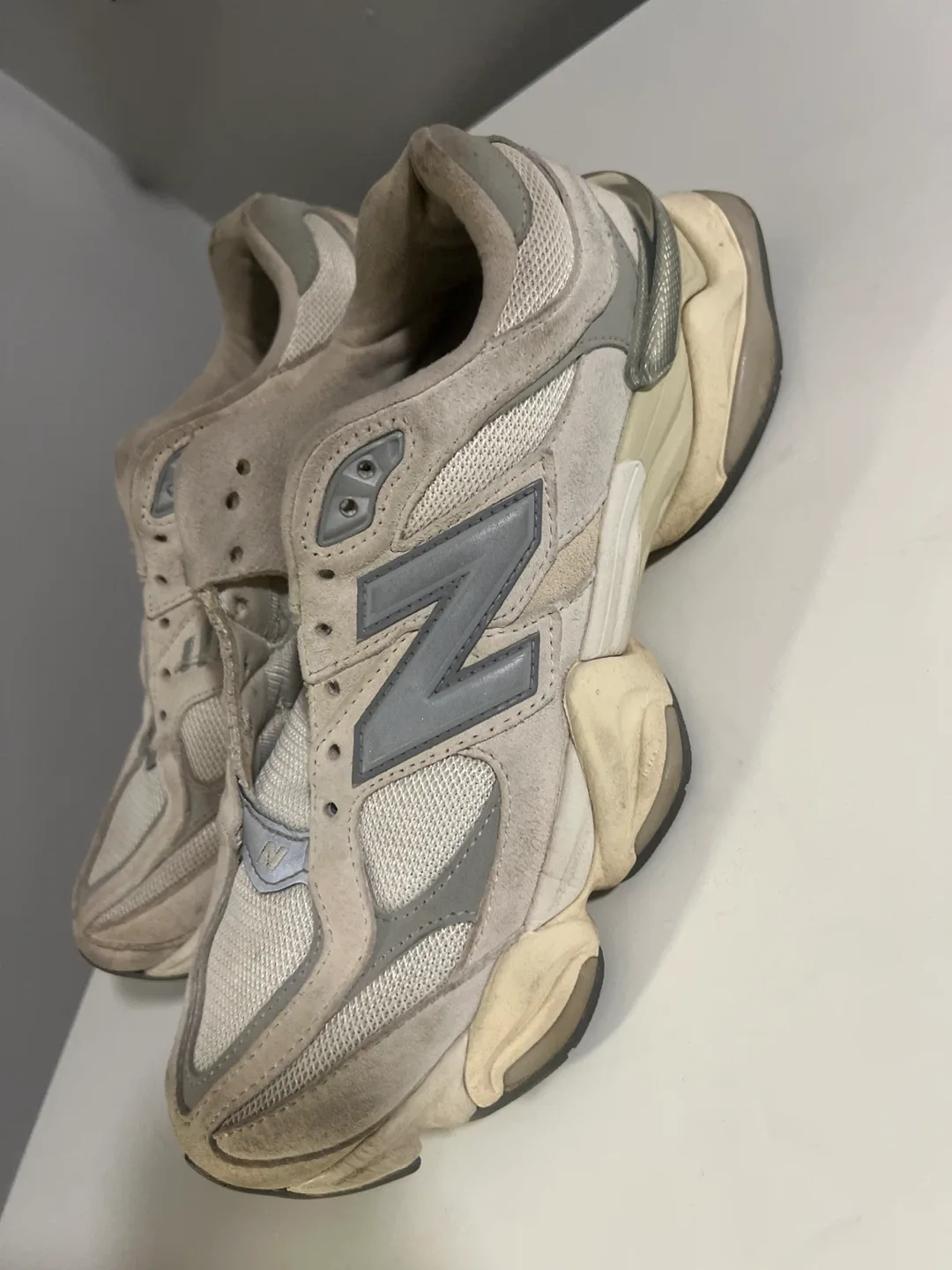 New Balance 9060 Grey Sneakers image indicator(3)