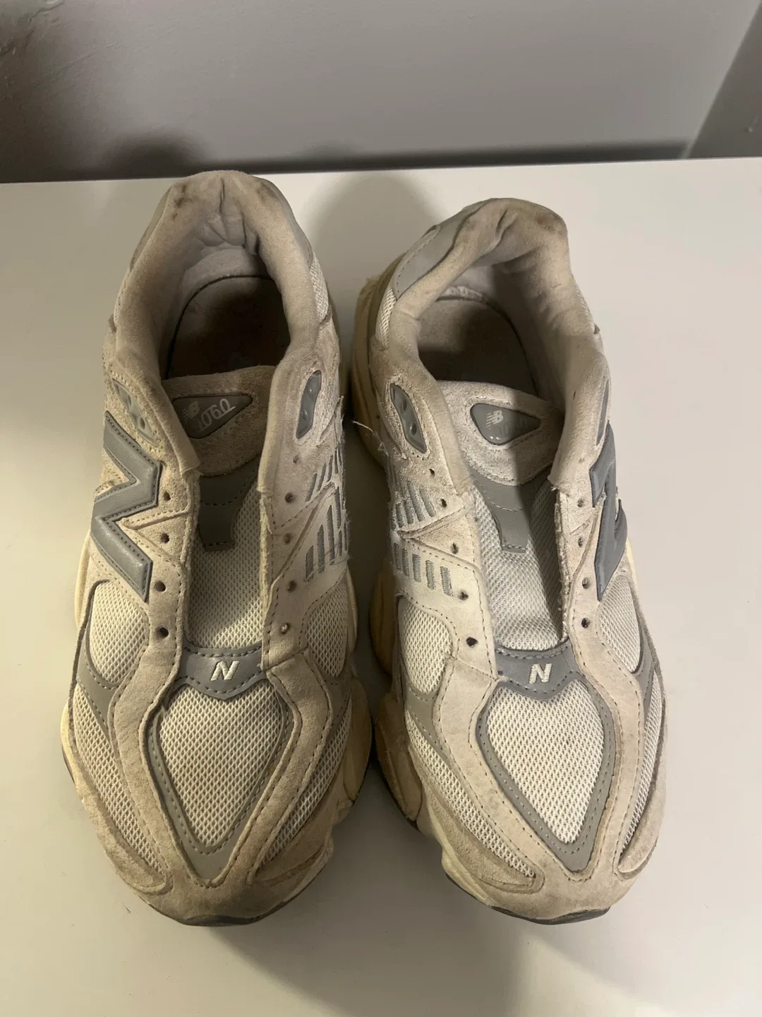 New Balance 9060 Grey Sneakers image indicator(2)