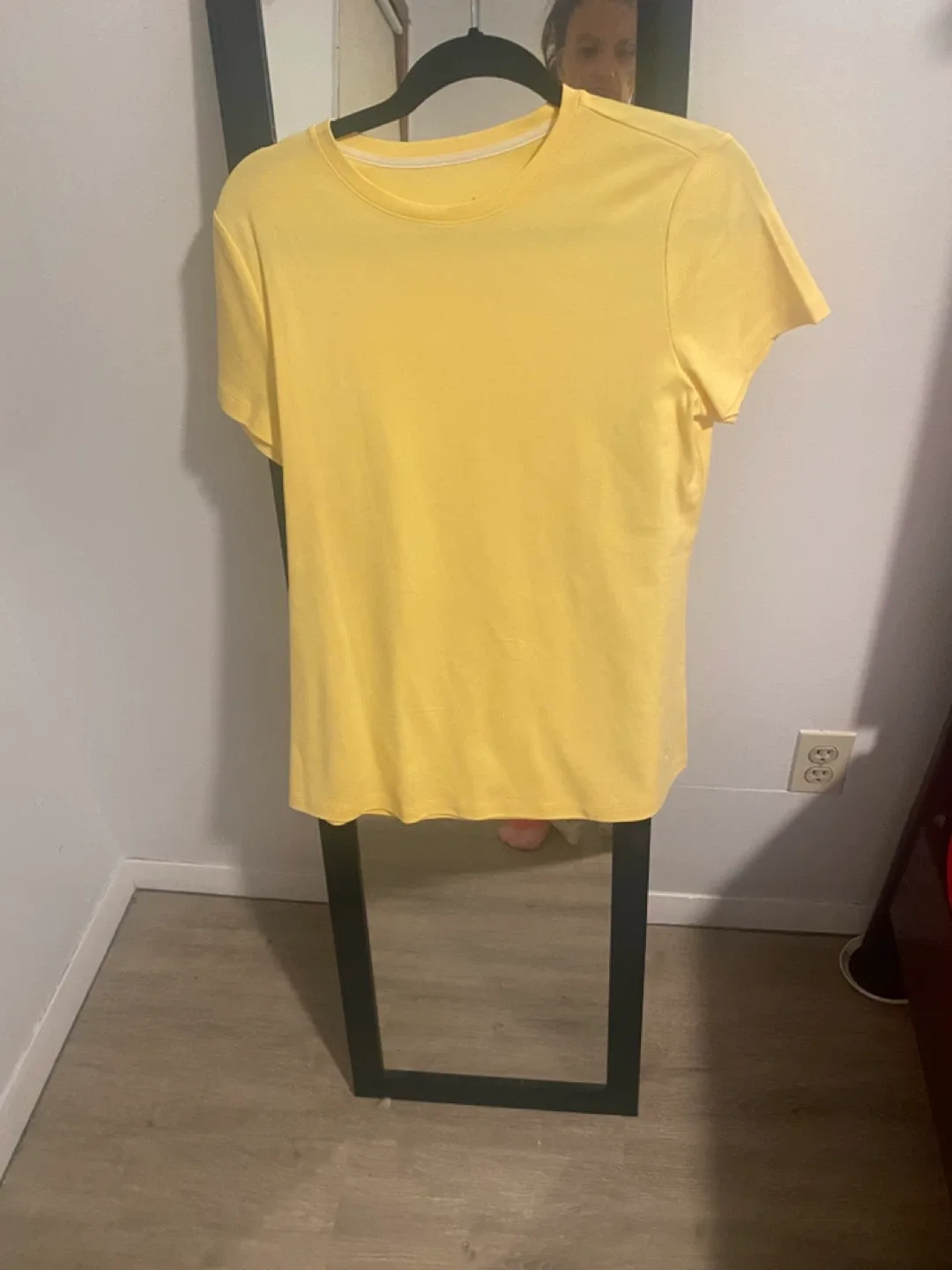 Scoop neck butter yellow tee size s thumbnail