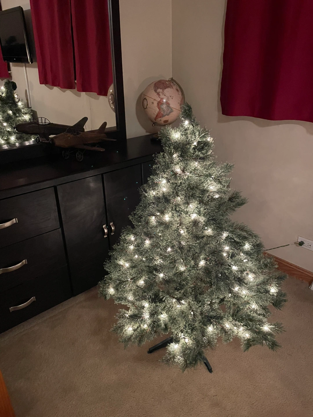 Target Brand 4 1/2 FT Pre-Lit Artificial Christmas Tree. - photo 3