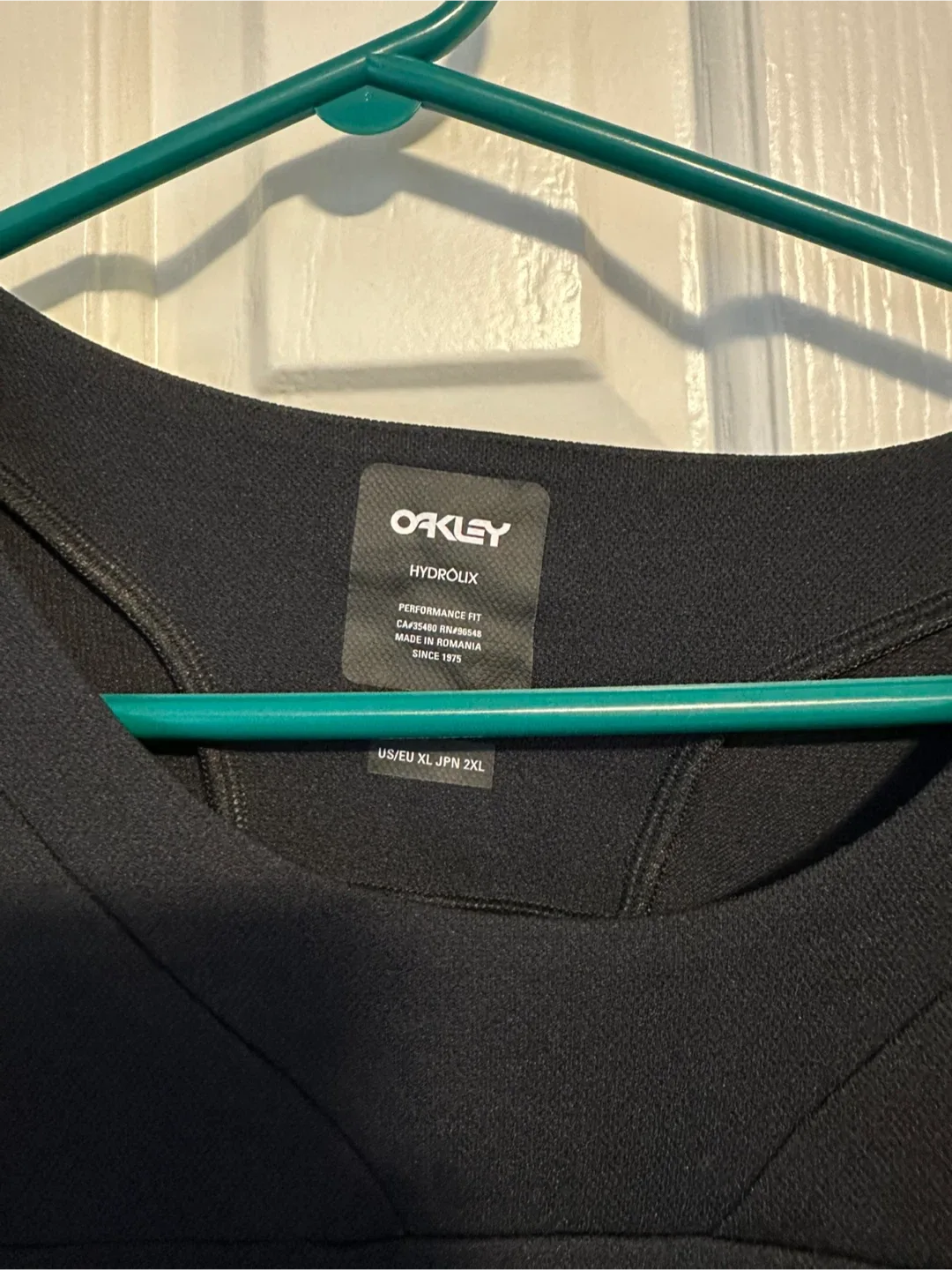 Oakley Hydrolix Performance Fit Black Shirt - 2XL image indicator(2)