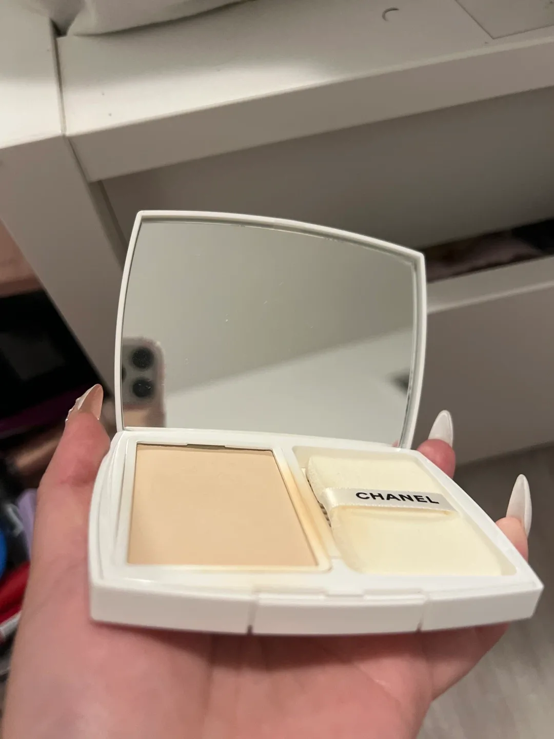 Chanel Le Blanc Brightening Compact Foundation B10 image indicator(2)