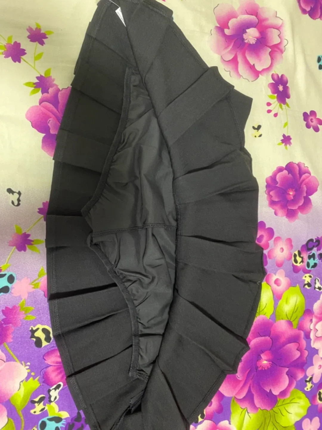 Brand New Pleated Black Mini Skirt - Size L image indicator(3)