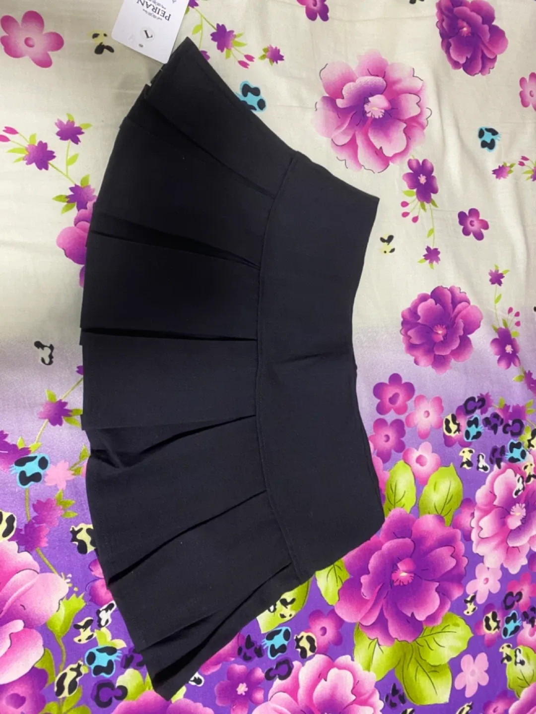 Brand New Pleated Black Mini Skirt - Size L image indicator(2)