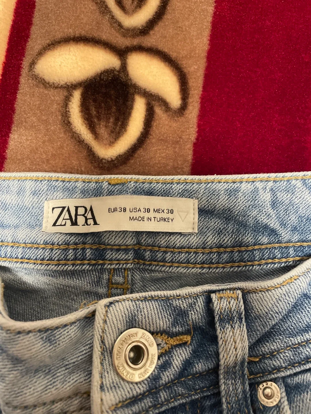 Zara Distressed Jeans - Size 30 image indicator(2)
