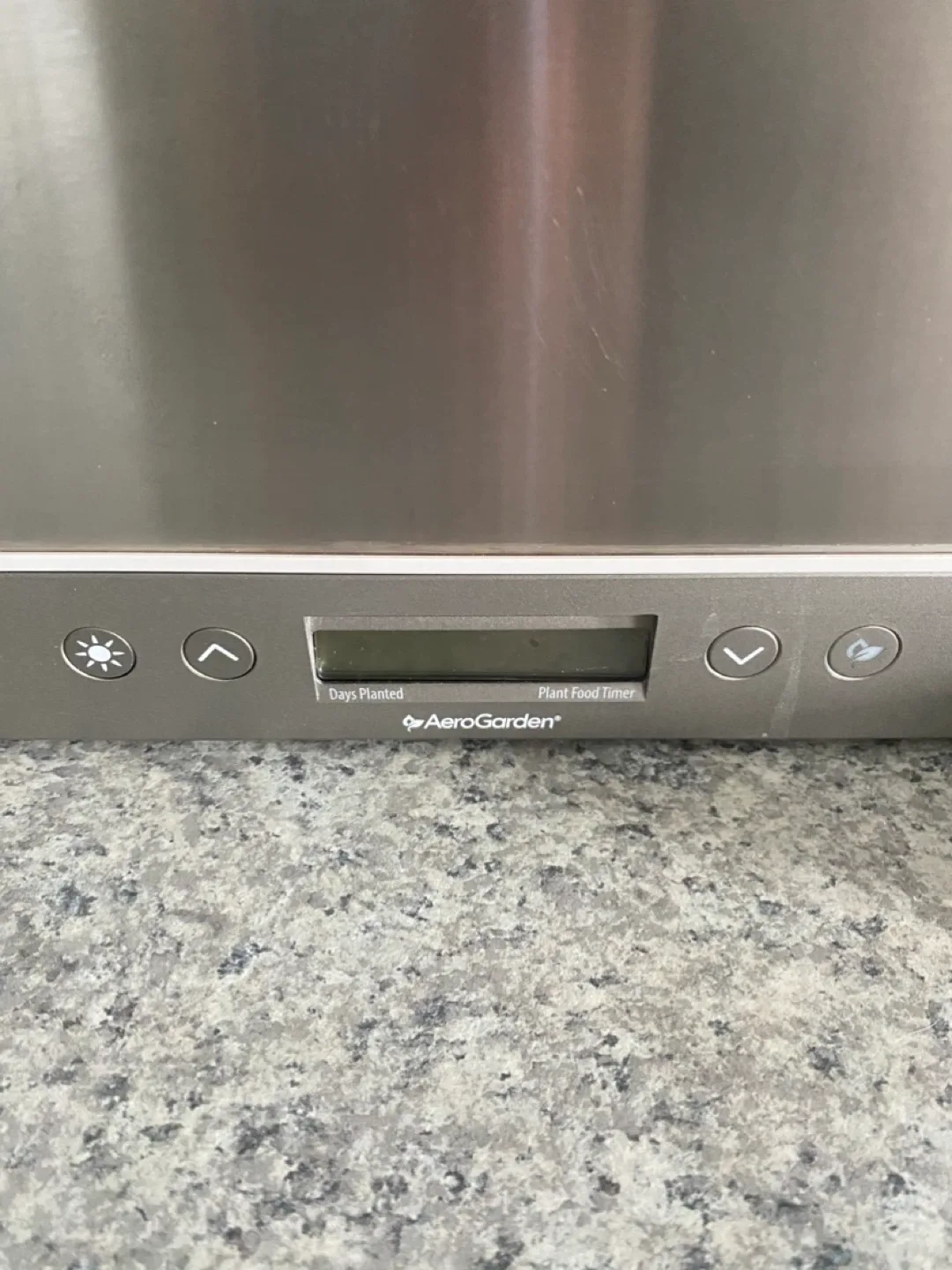 AeroGarden Harvest Elite Slim Indoor Garden image indicator(2)