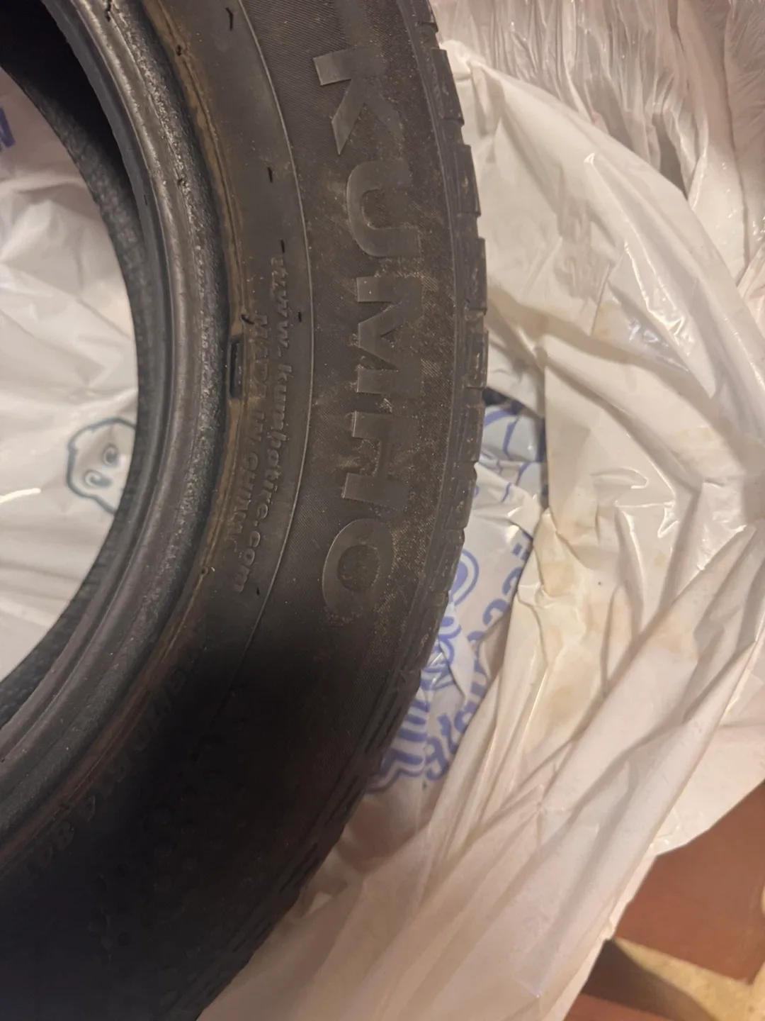 Kumho 175/70 R14 Tire image indicator(3)