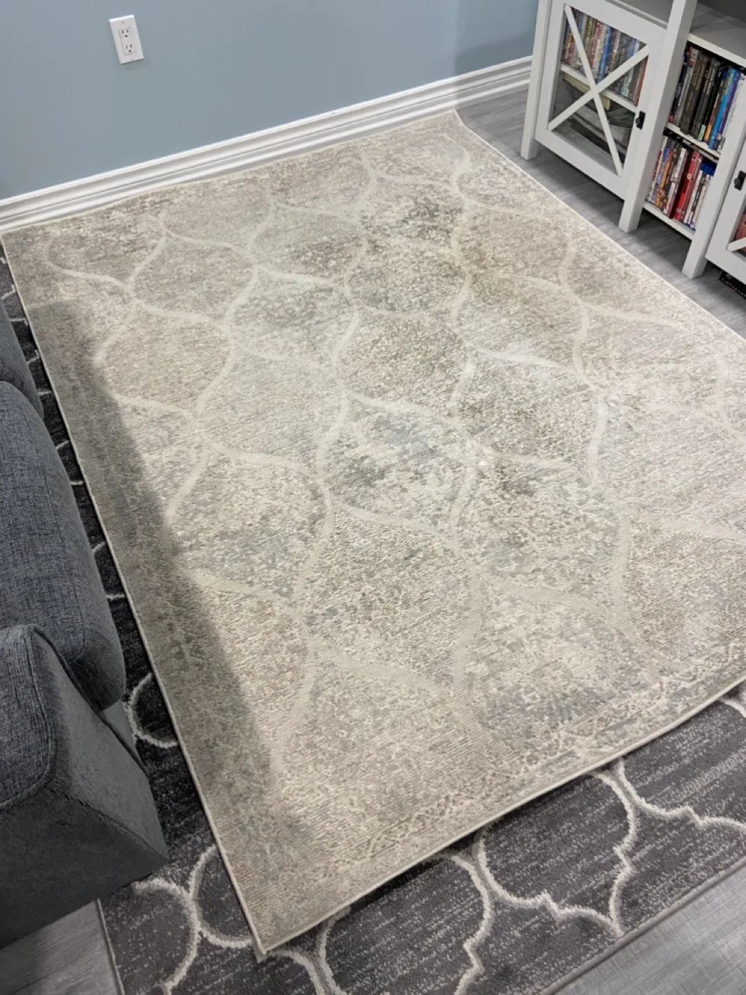 Area rug 5’7”x 7’ image indicator(3)