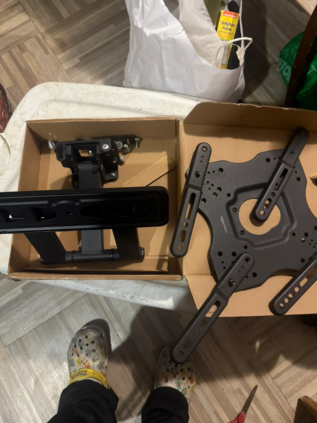 Amazon Basics TV Wall Mount - New - photo 4