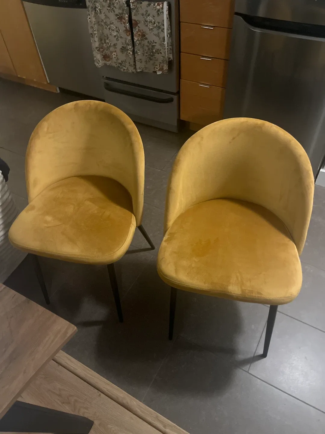 Set of 2 Yellow Velvet Dining Chairs thumbnail