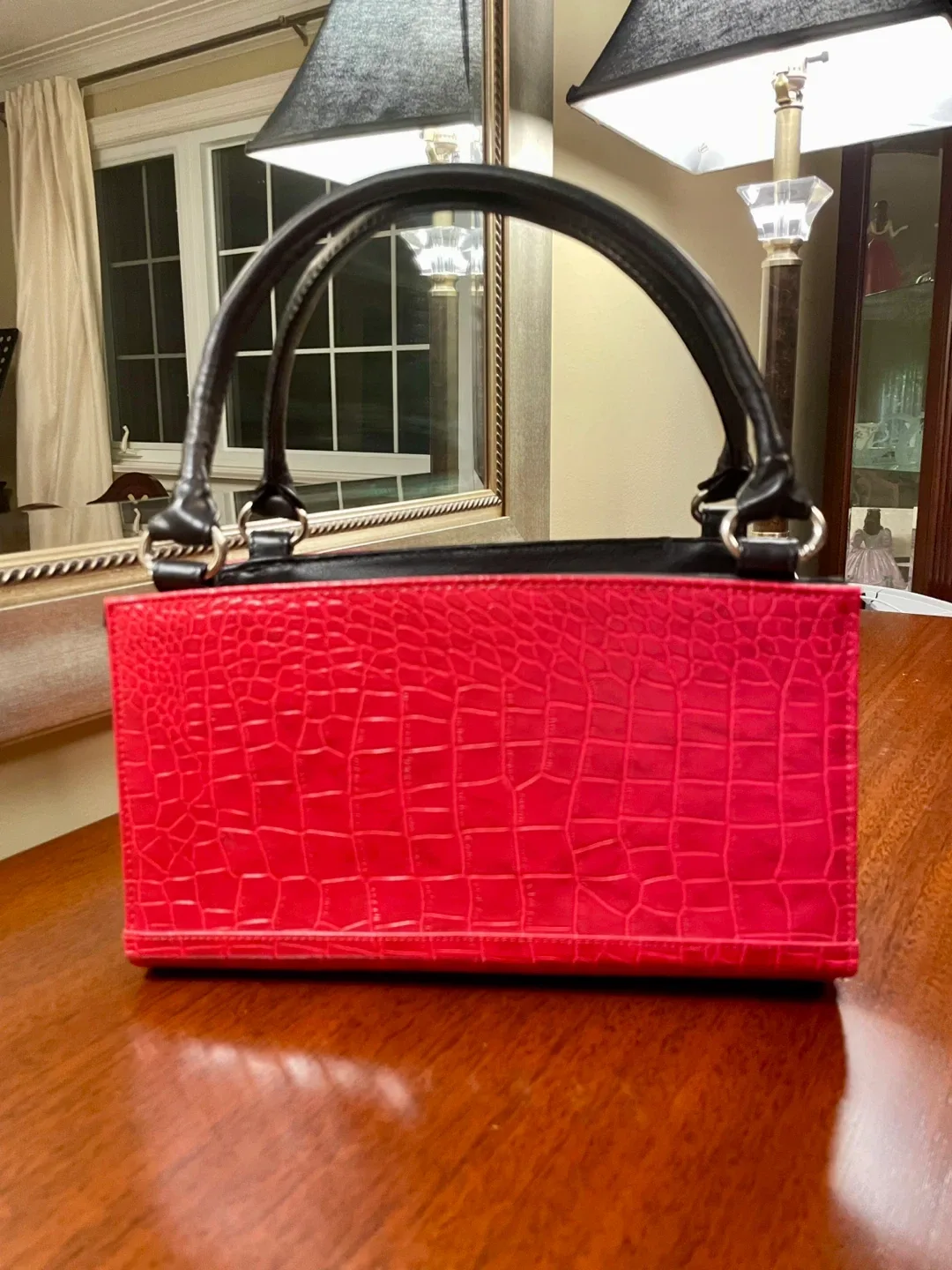 Convertible Handbag with 5 different styles image indicator(5)