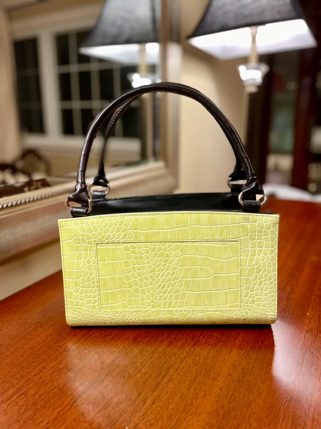 Convertible Handbag with 5 different styles image indicator(9)