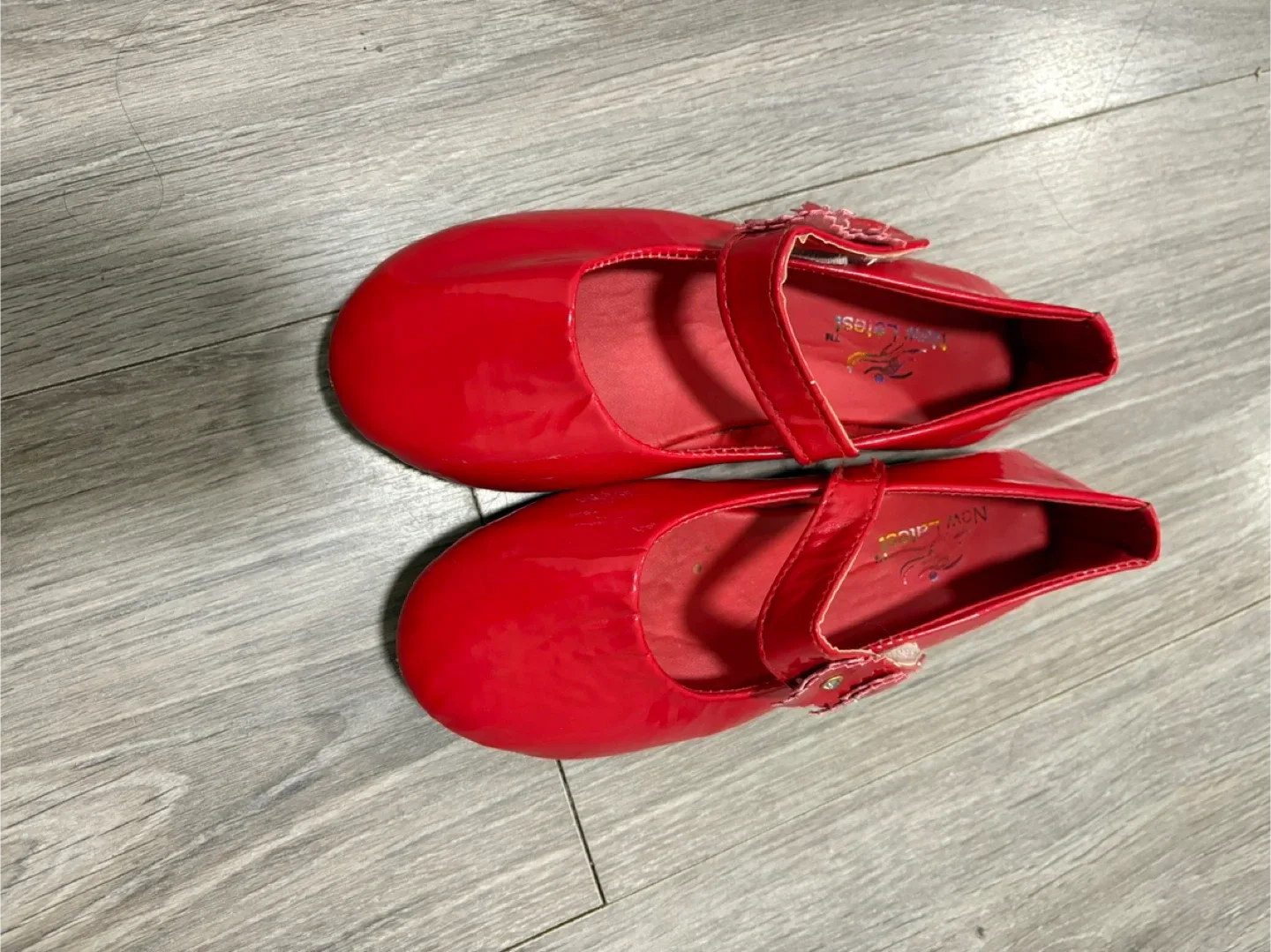 New Latest Red Patent Leather Girls Shoes image indicator(2)