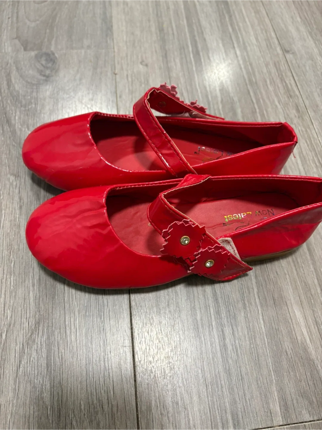 New Latest Red Patent Leather Girls Shoes image indicator(3)