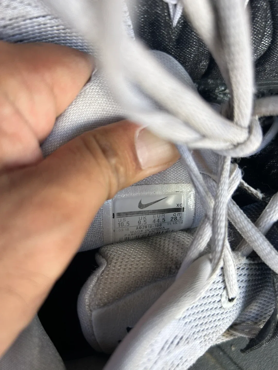 Nike Kyrie Flytrap 5 White/Black, Size 10.5 image indicator(3)