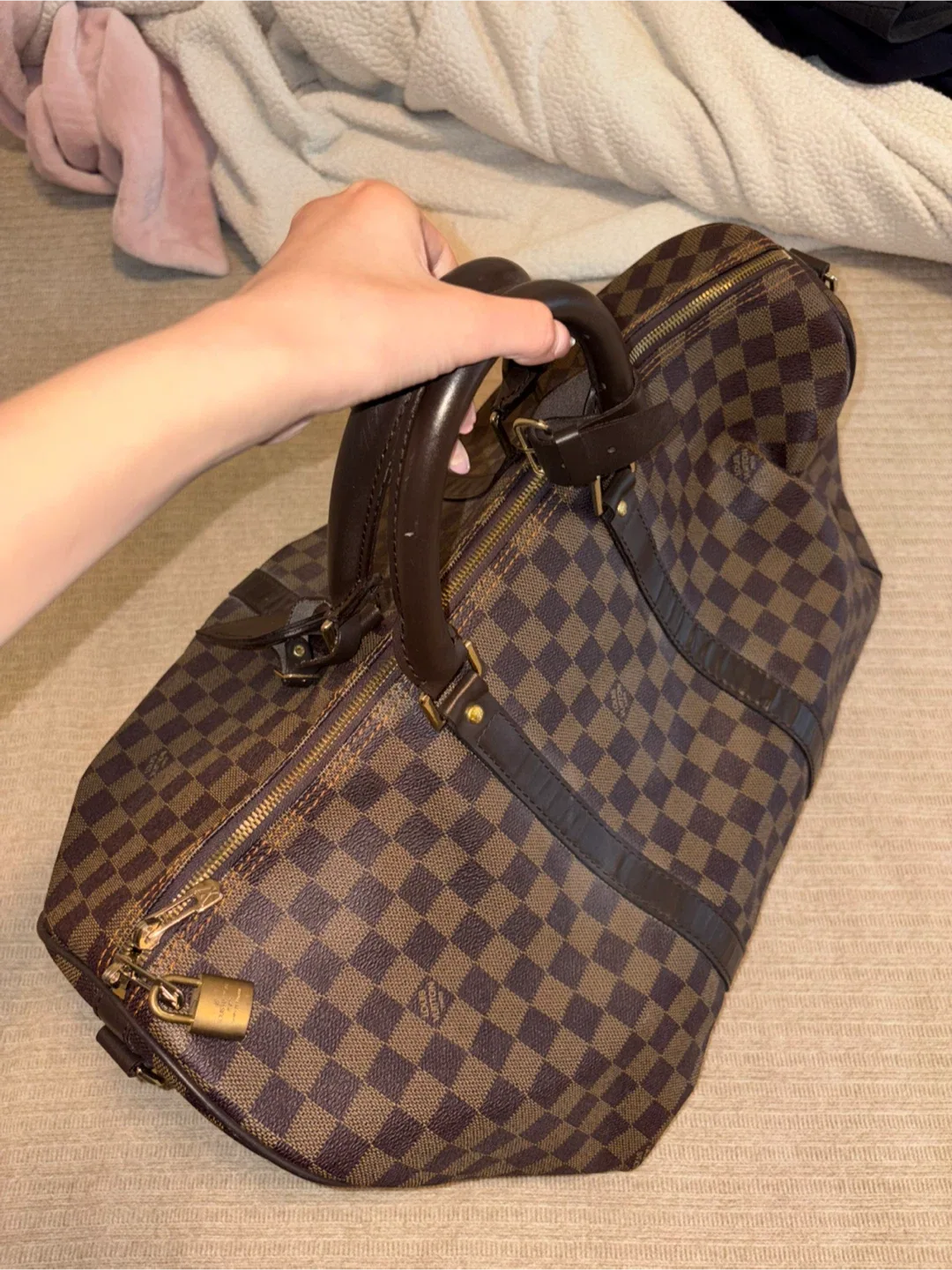 louis vuitton duffel bag image indicator(2)