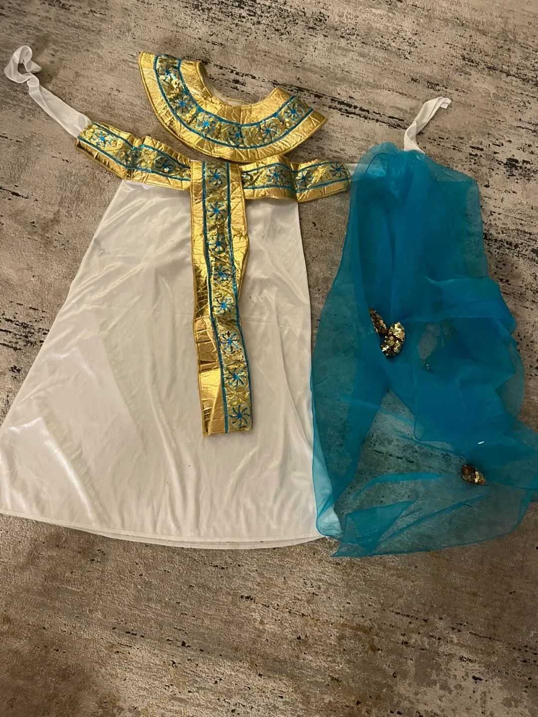 Cleopatra Egyptian Costume- Size M Halloween thumbnail