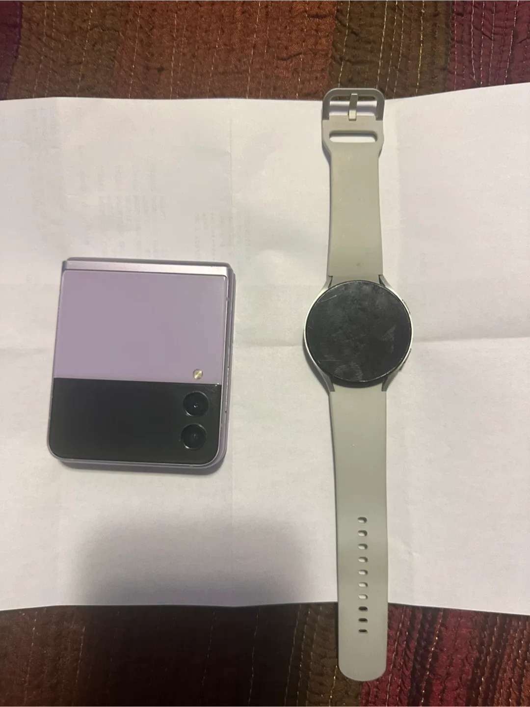 Samsung Galaxy Z Flip4 & Watch4 Bundle image indicator(2)