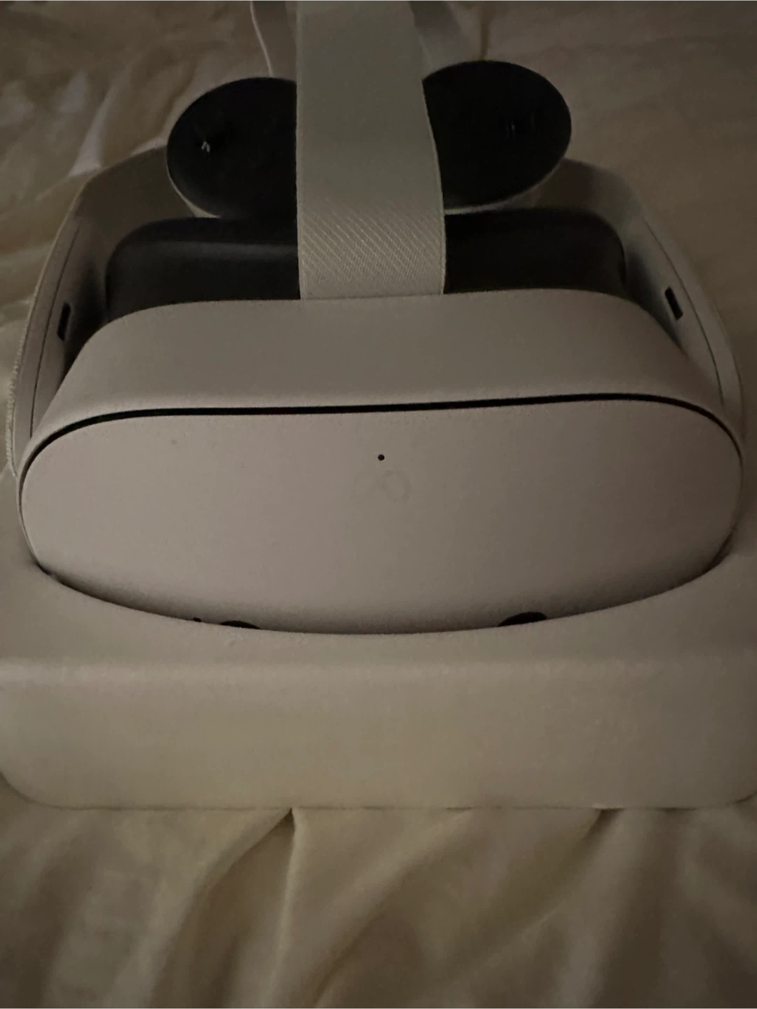 Meta Quest 3S VR headset - photo 2