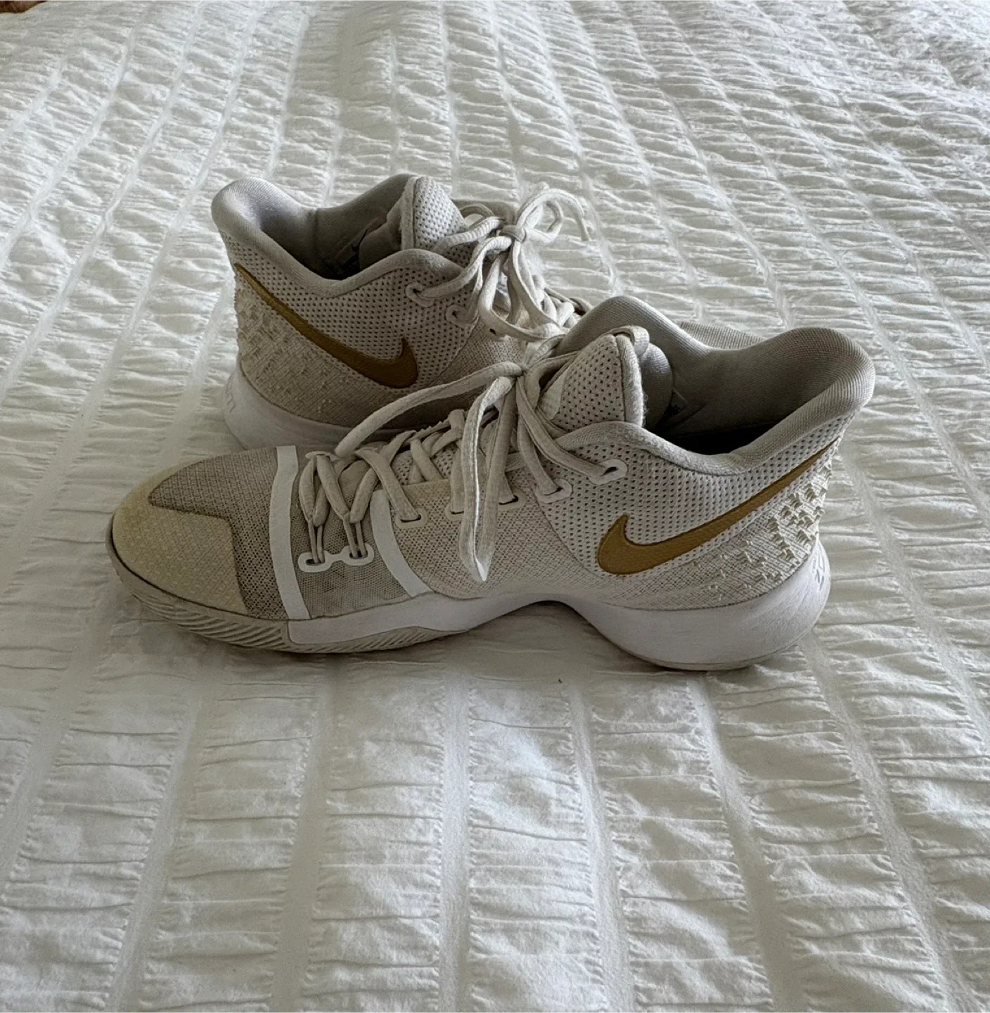 Nike Kyrie 3 Basketball Shoes image indicator(2)