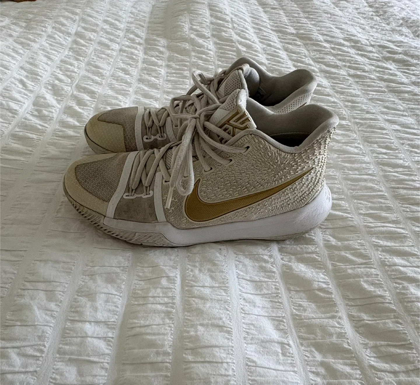 Nike Kyrie 3 Basketball Shoes - Size 8.5 thumbnail