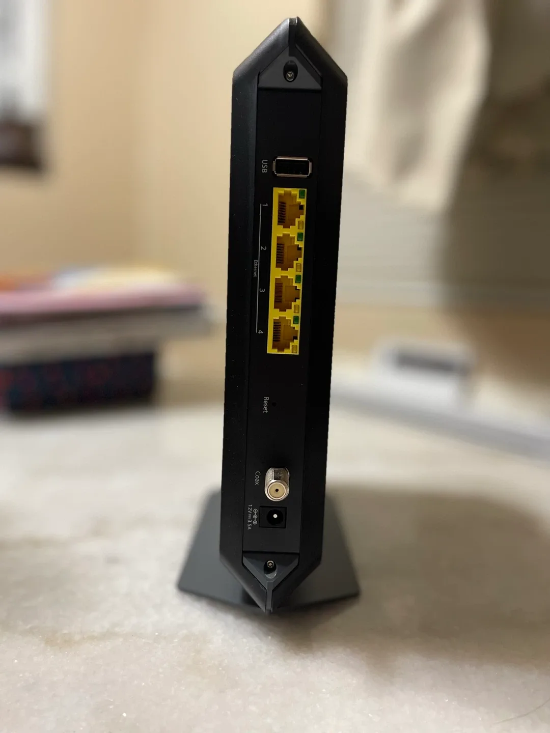 Netgear Nighthawk C7000 WiFi 5 Cable Modem Router image indicator(2)