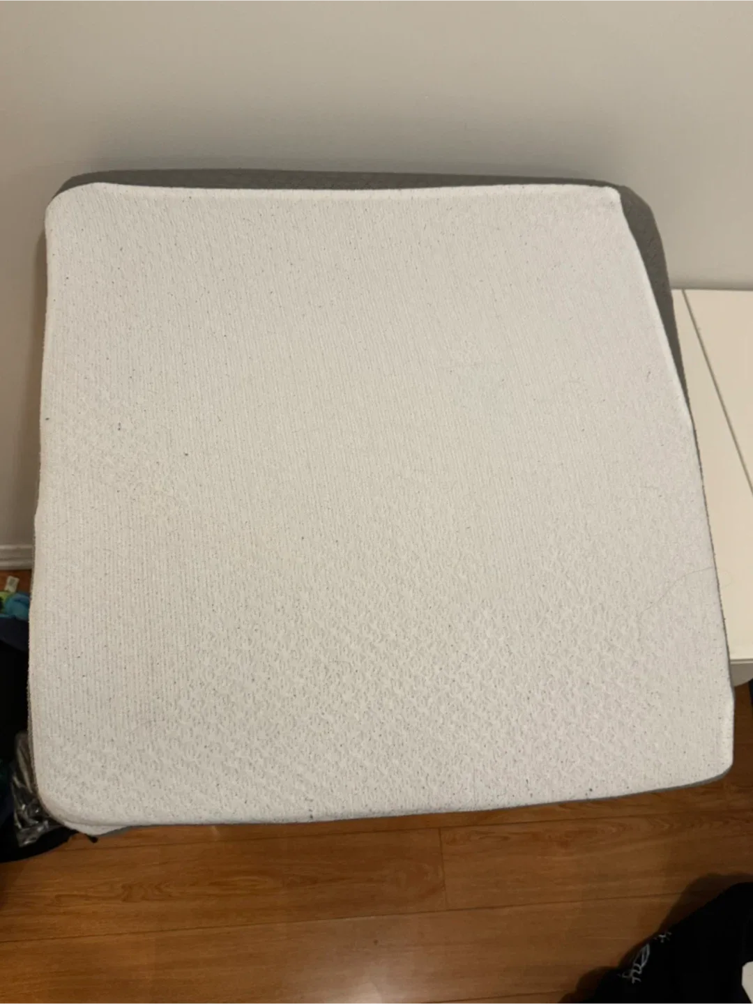 Reflux pillow 24x24x12 thumbnail