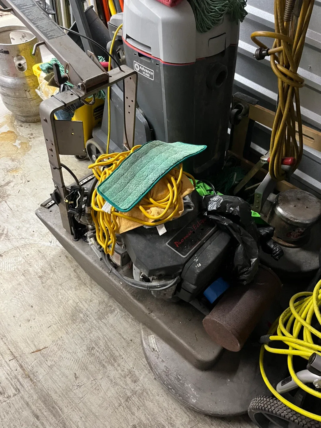 Advance & Thornd Floor Cleaning Equipment image indicator(2)