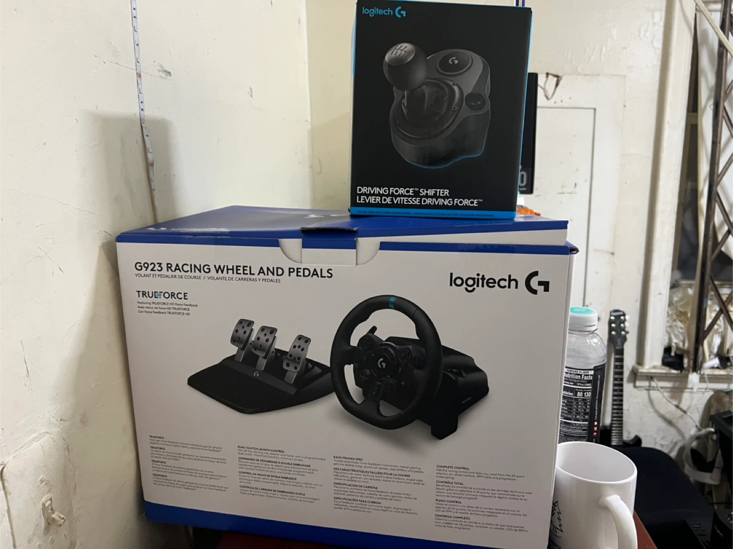 Logitech G923 Racing Wheel & Pedals + Shifter