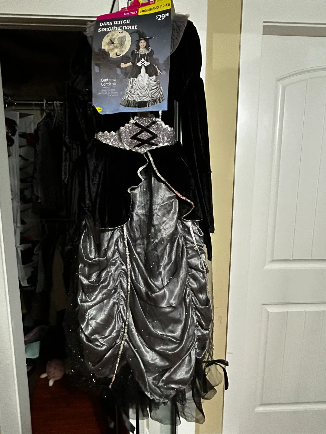 Halloween costumes image indicator(3)