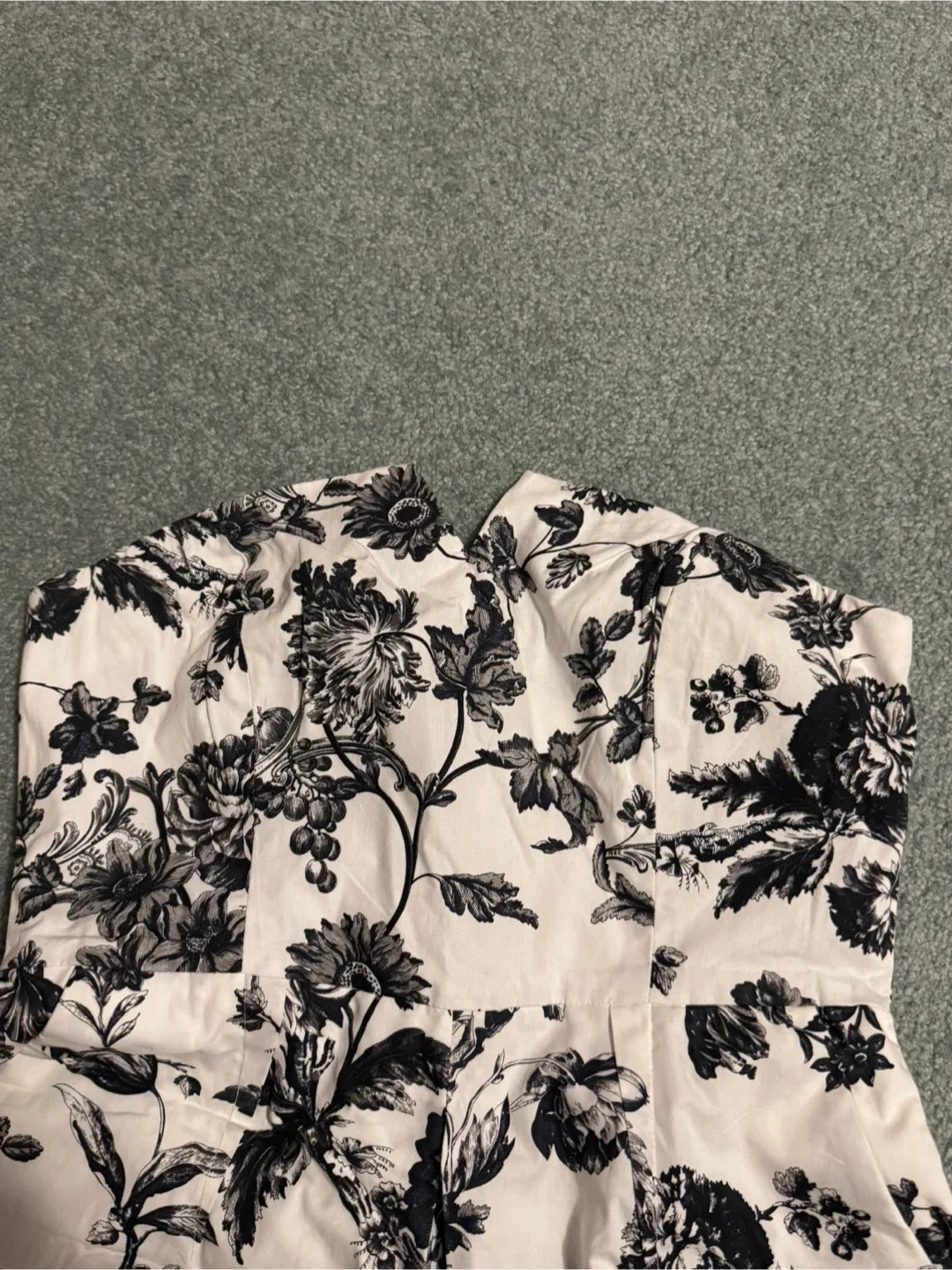 Urban Outfitters Floral Romper - Size 4 image indicator(3)