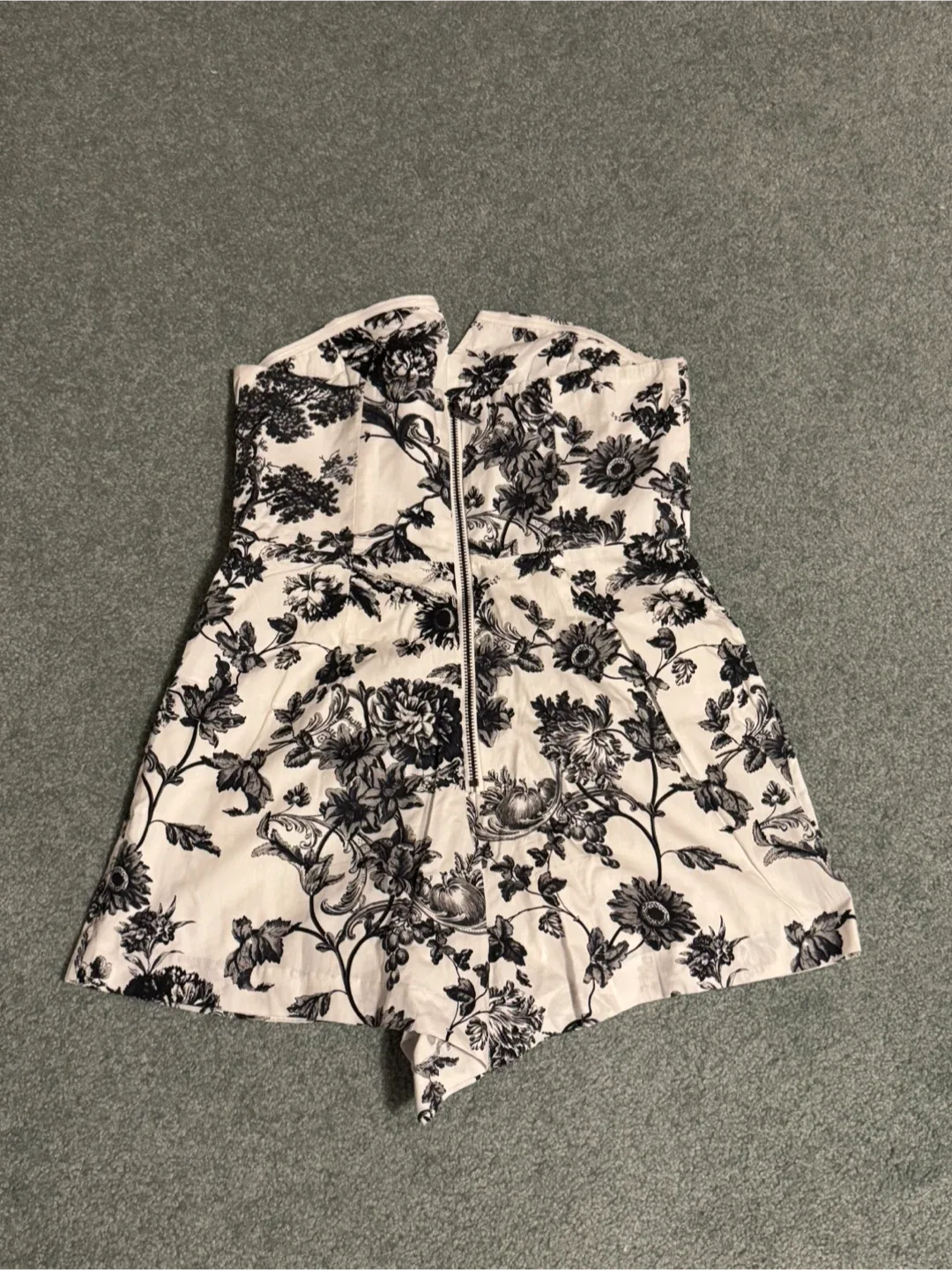 Urban Outfitters Floral Romper - Size 4 image indicator(2)