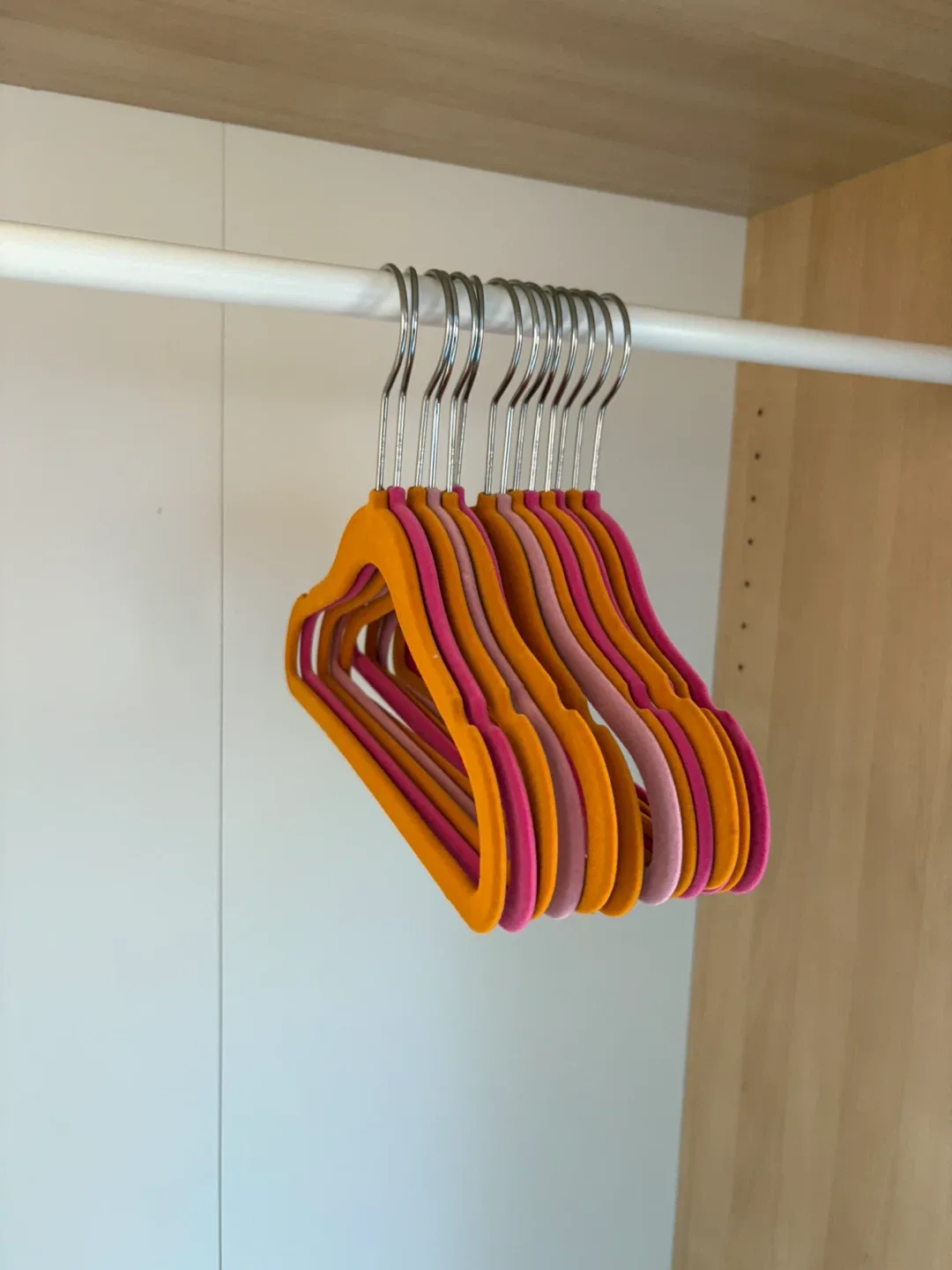 Velvet Clothes Hangers - Pink & Orange image indicator(2)